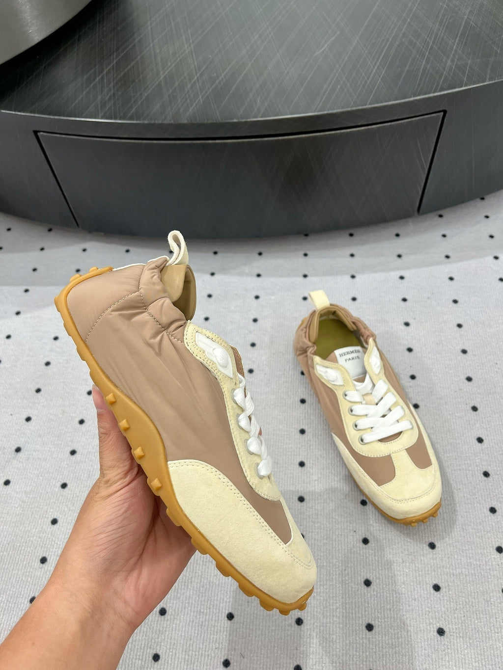 HERMES TRAIL SNEAKER IN BISQUE MIX FRENCH BEIGE SUEDE