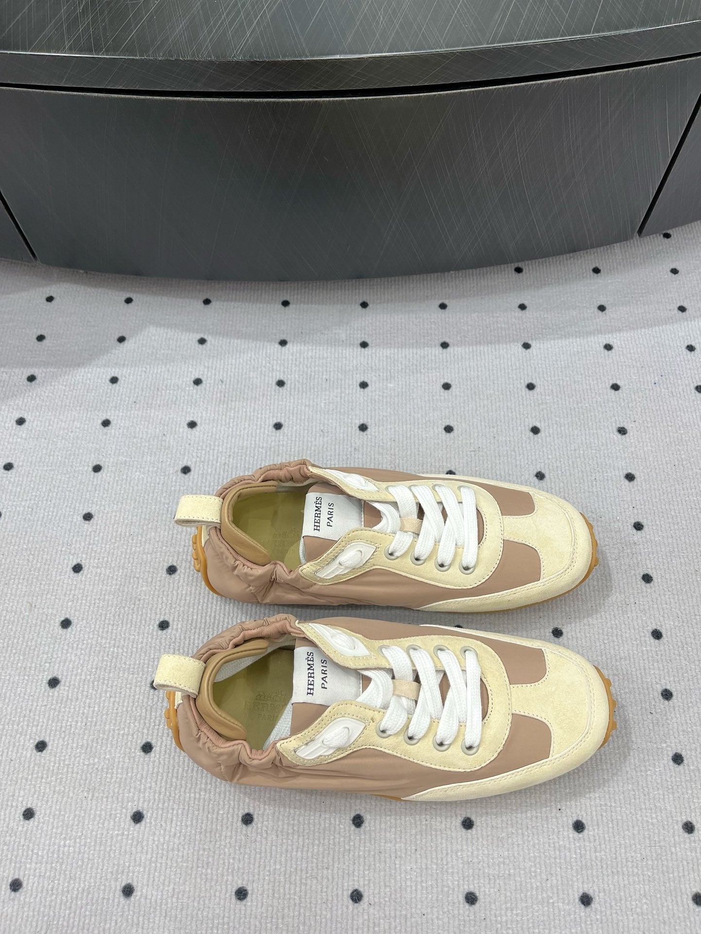 HERMES TRAIL SNEAKER IN BISQUE MIX FRENCH BEIGE SUEDE