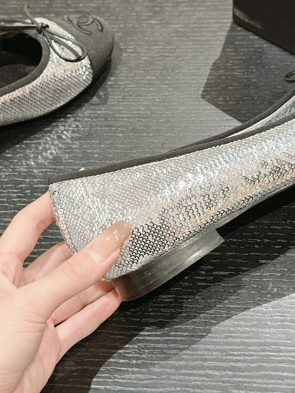 CHANEL BALLET FLATS IN SILVER GLITTERED TULLE AND BLACK SATIN