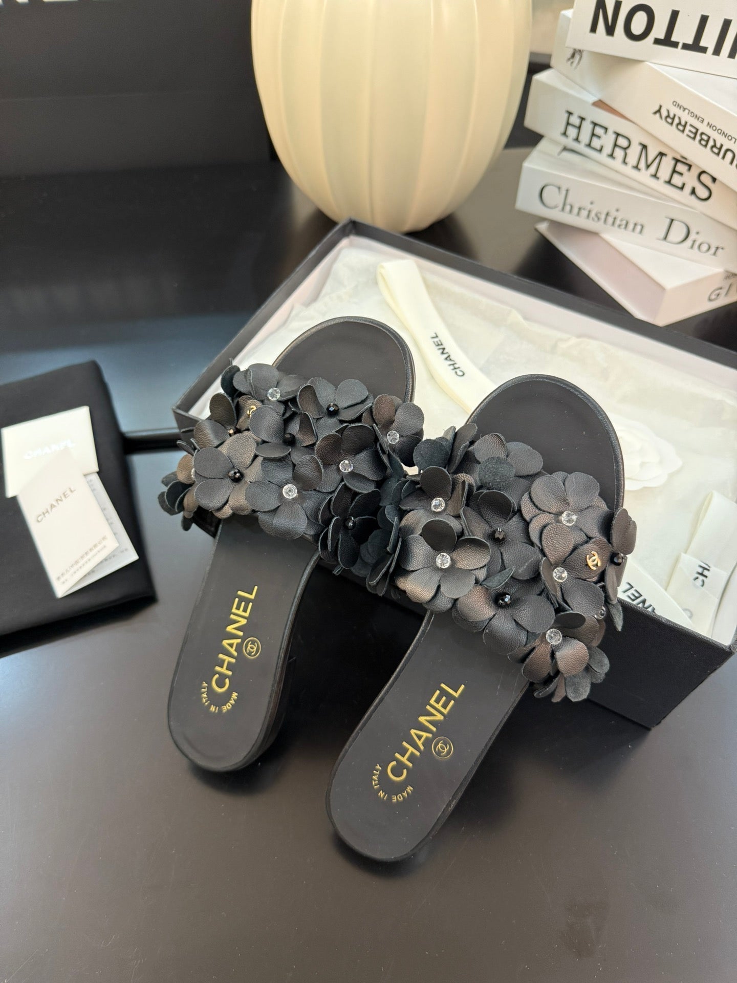 CHANEL FLAT MULE 15 MM IN BLACK CALFSKIN