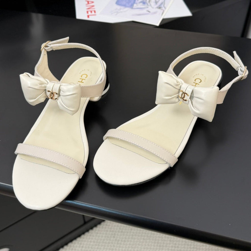 CHANEL FLAT SANDALS IN WHITE CALFSKIN WITH BOW