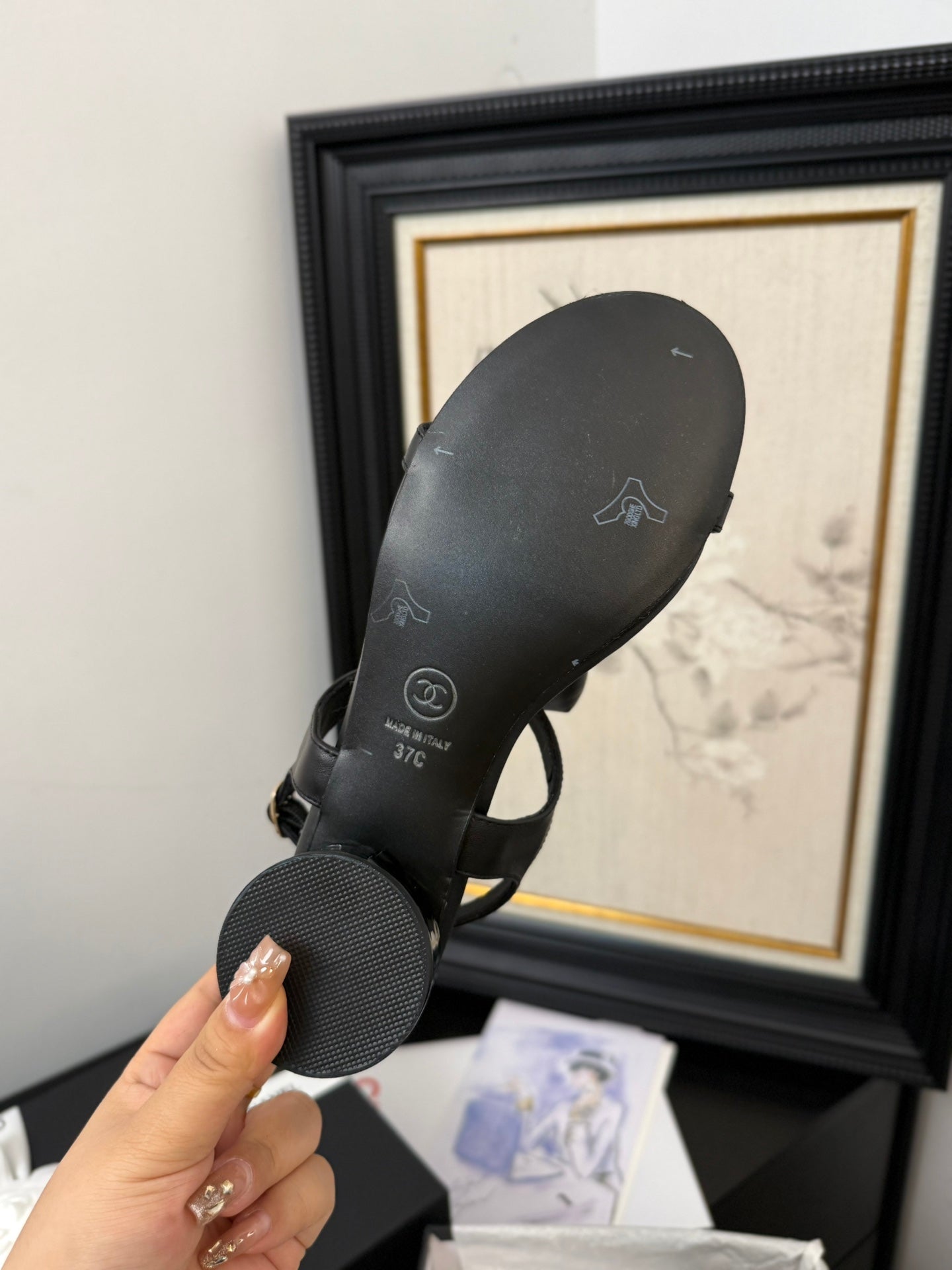 CHANEL FLAT SANDALS 5 MM IN BLACK CALFSKIN