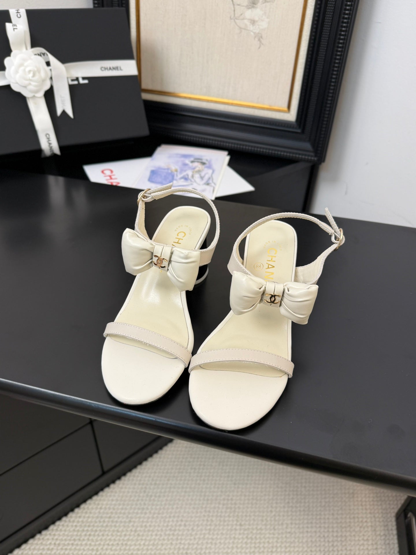 CHANEL MID HEEL SANDALS IN WHITE CALFSKIN WITH BOW