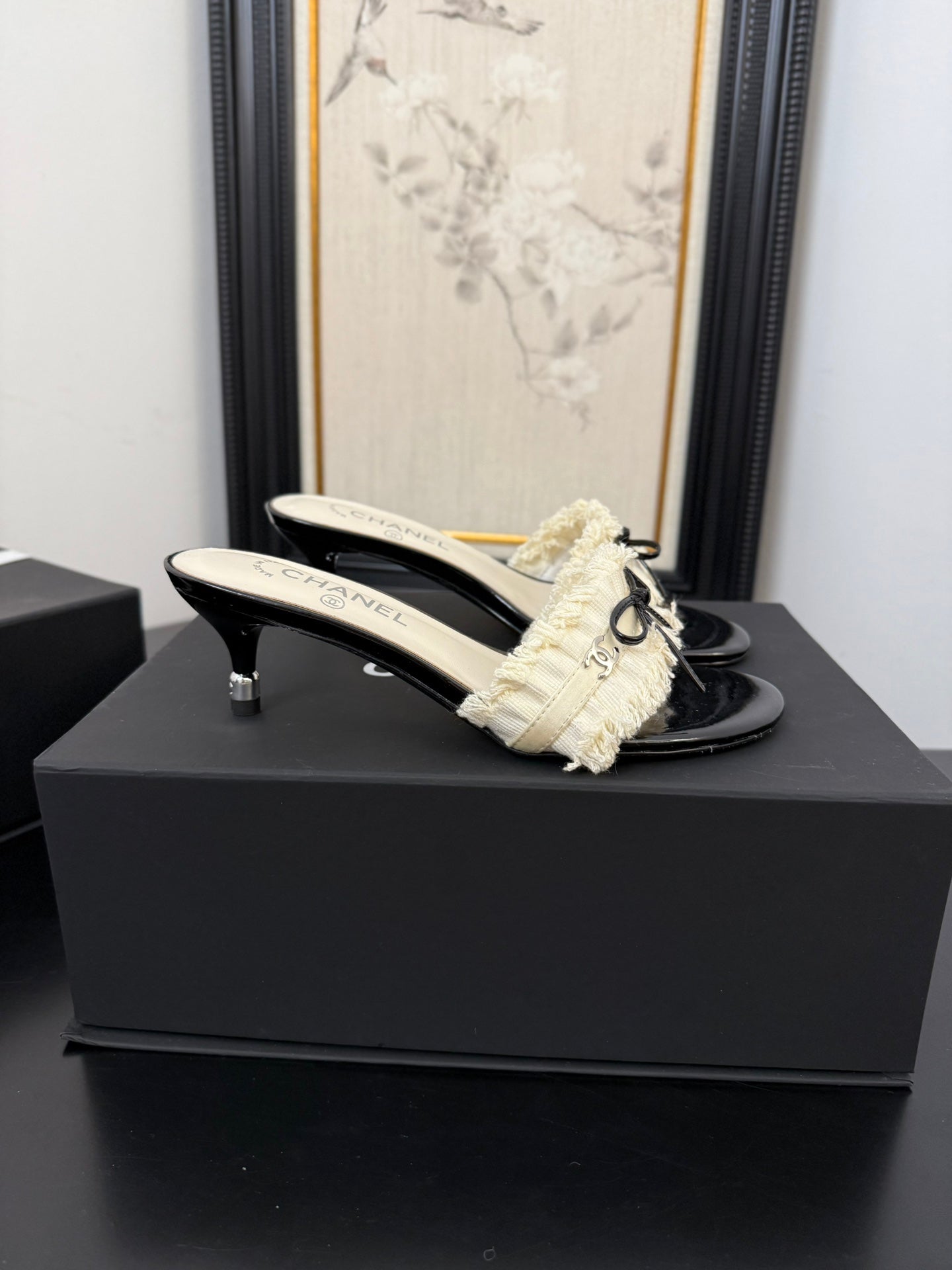 CHANEL WHITE GROSGRAIN CANVAS BOW MULE SANDALS 65 MM