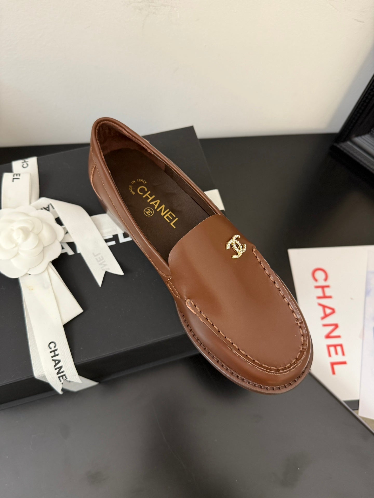 CHANEL 25C Moasins Brown Patent Leather