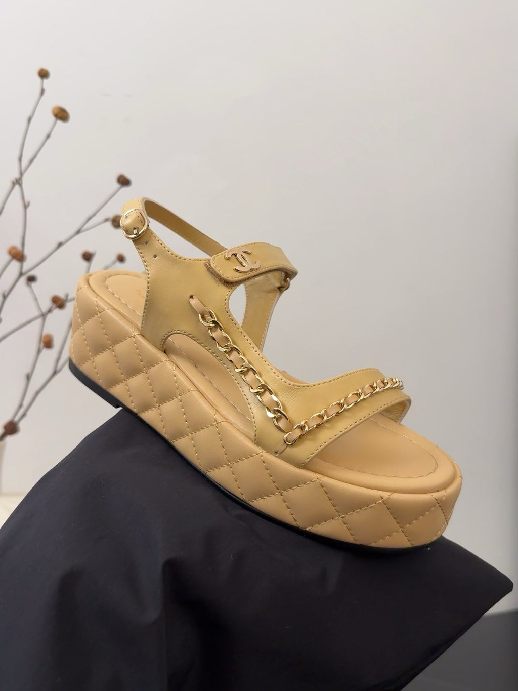 CHANEL THICK-SOLED SANDALS 55 MM IN SAND YELLOW CALFSKIN