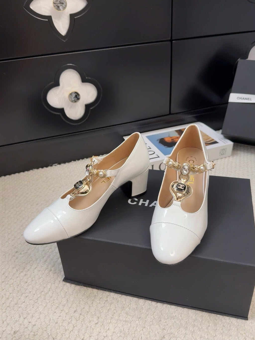 CHANEL MARY JANE SHOES IN WHITE PATENT CALFSKIN 55 MM