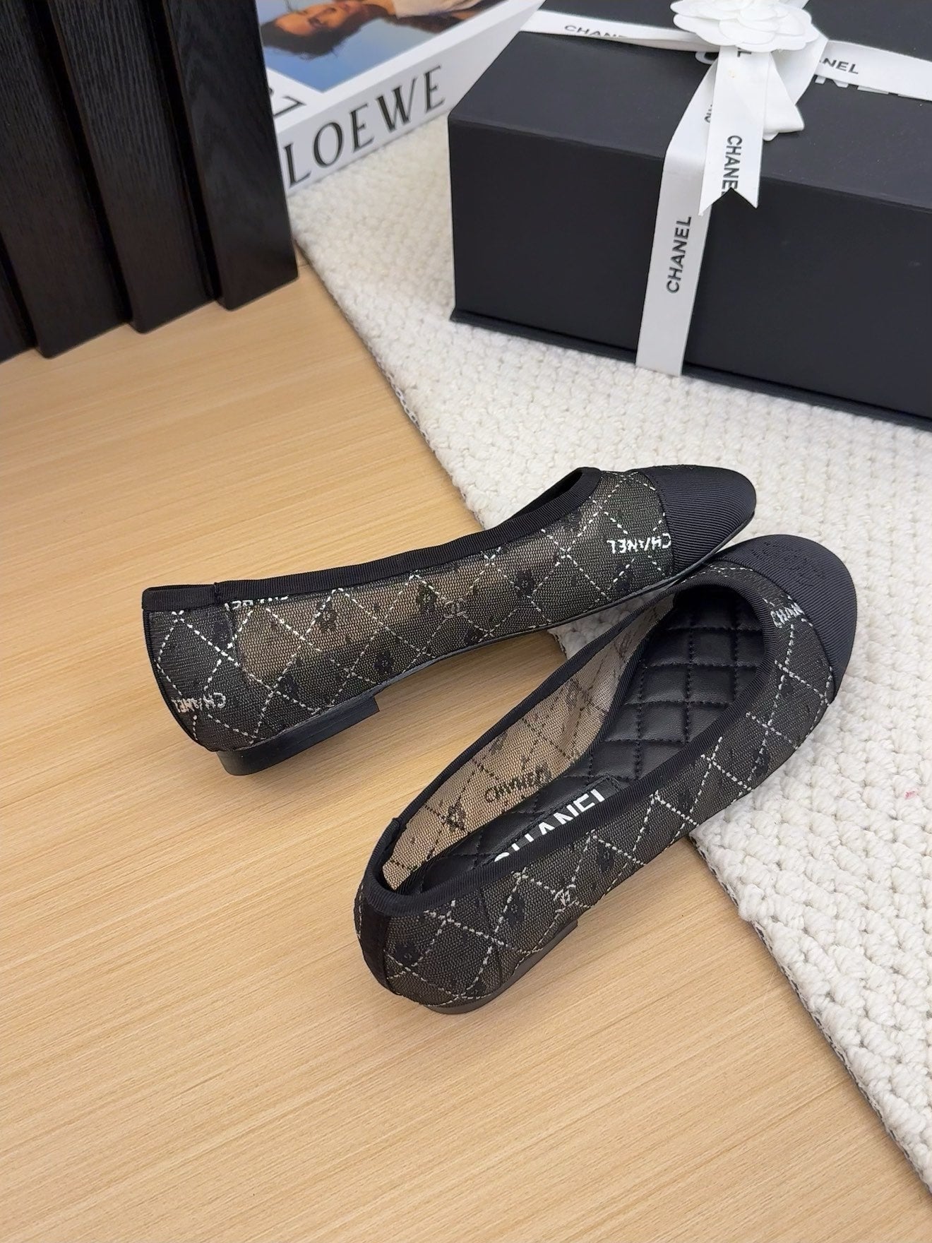 CHANEL BALLET FLAT IN BLACK FABRIC AND MESH