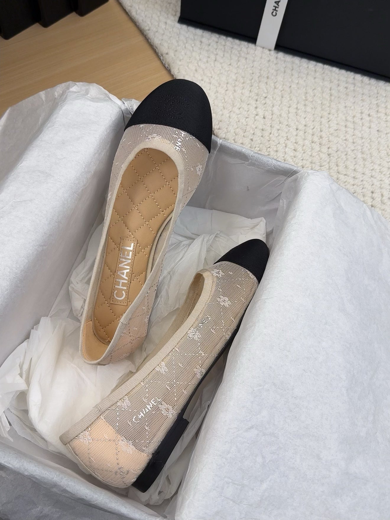 CHANEL BALLET FLAT IN BLACK FABRIC AND WHITE MESH