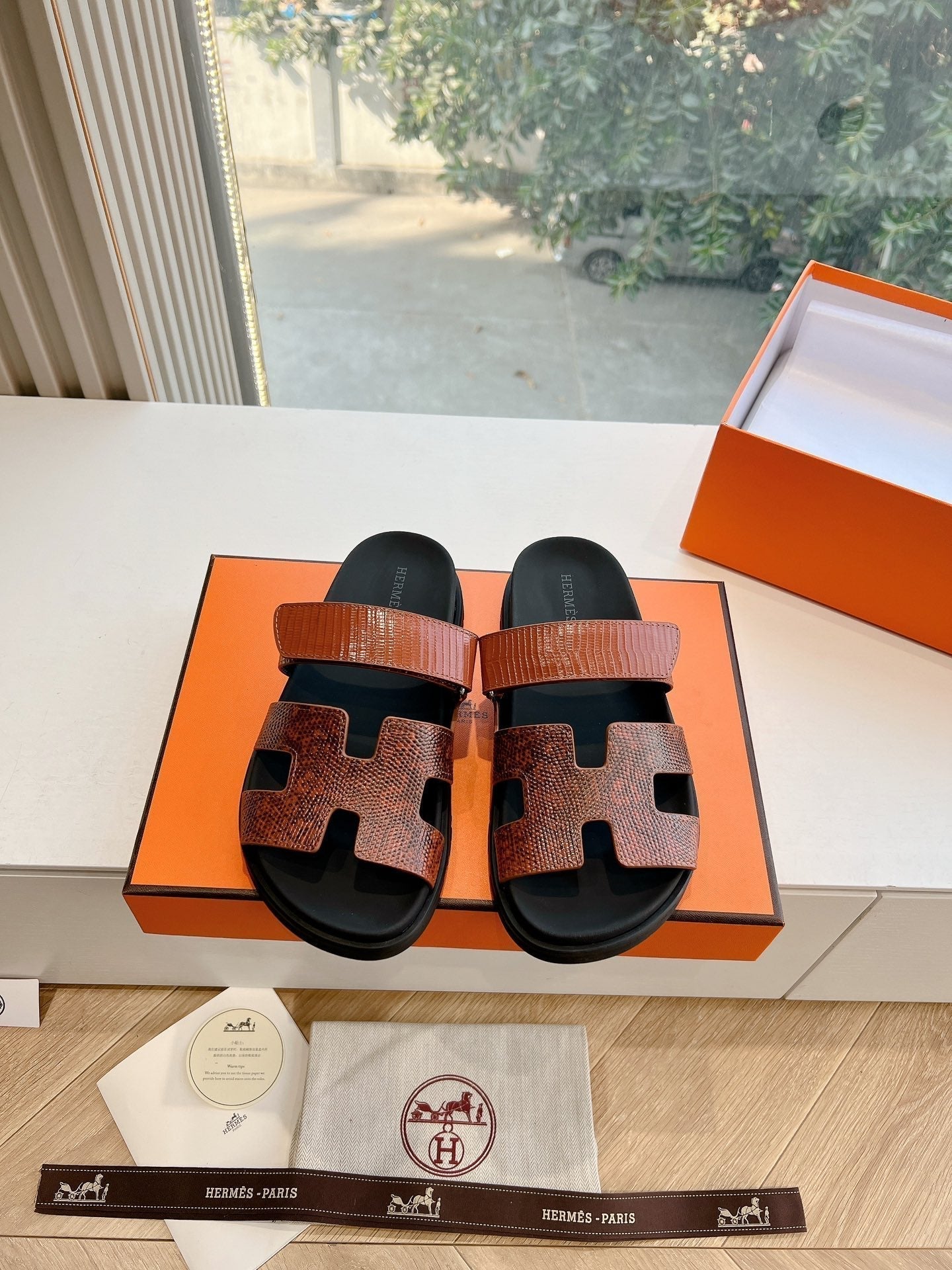 HERMES CHYPRE SANDAL IN PECAN BROWN LIZARD SKIN