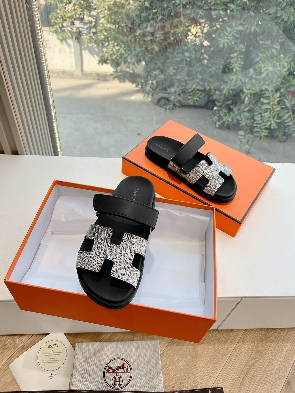 HERMES CHYPRE SANDAL IN BLACK MIX WHITE LIZARD SKIN