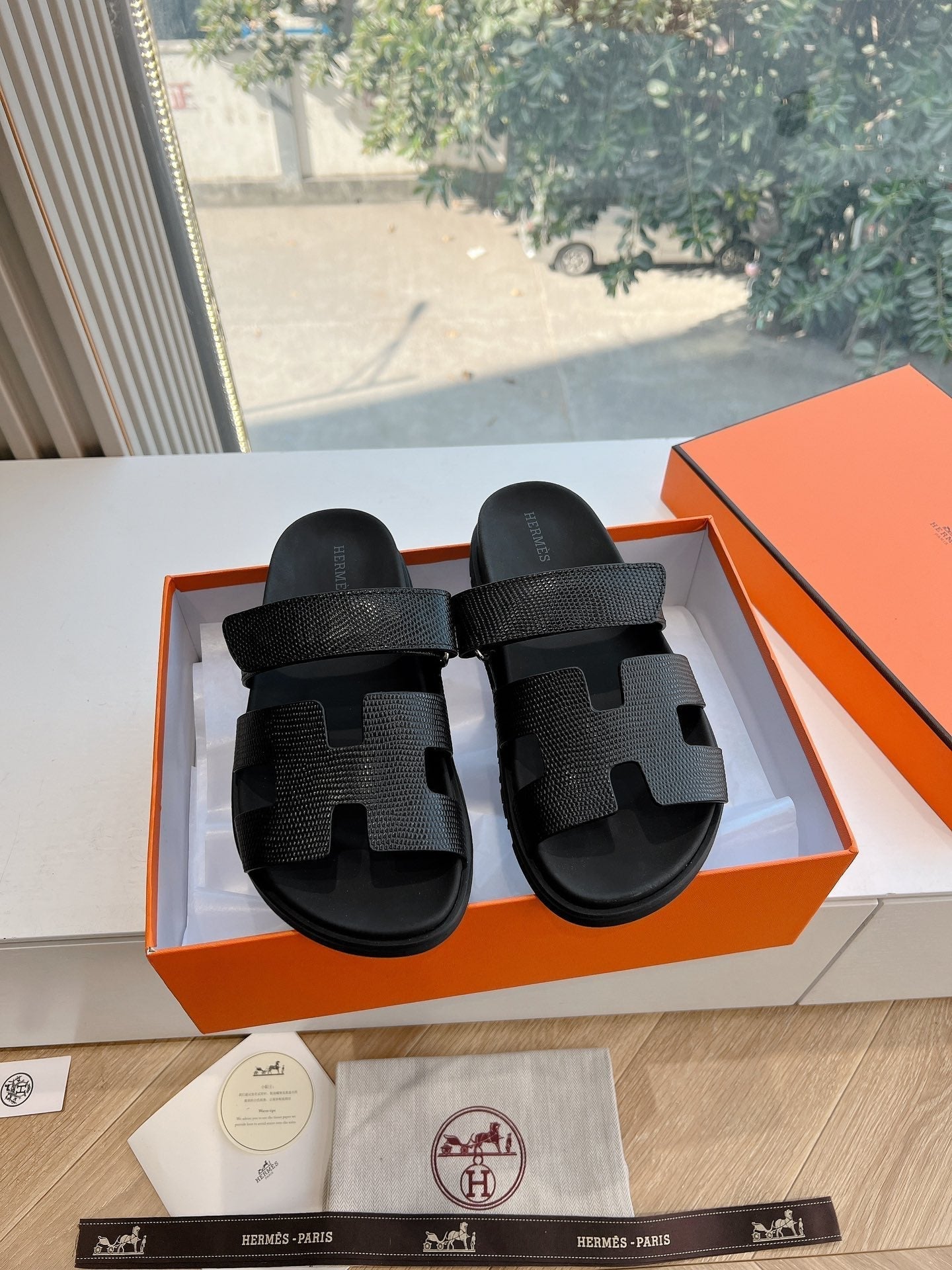HERMES CHYPRE SANDAL IN BLACK SHINY GRAINED CALFSKIN