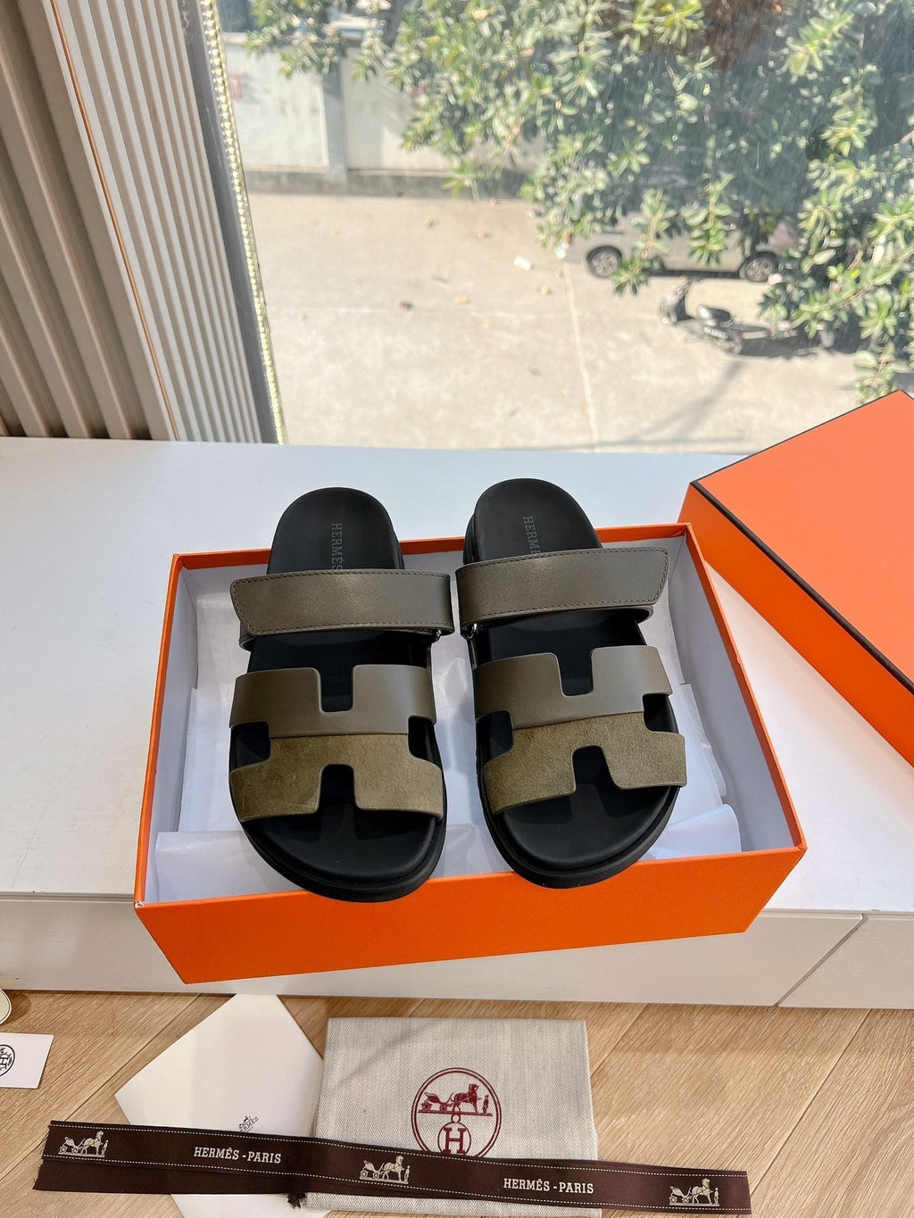 HERMES CHYPRE SANDAL IN ARMY GREEN SUEDE AND CALFSKIN