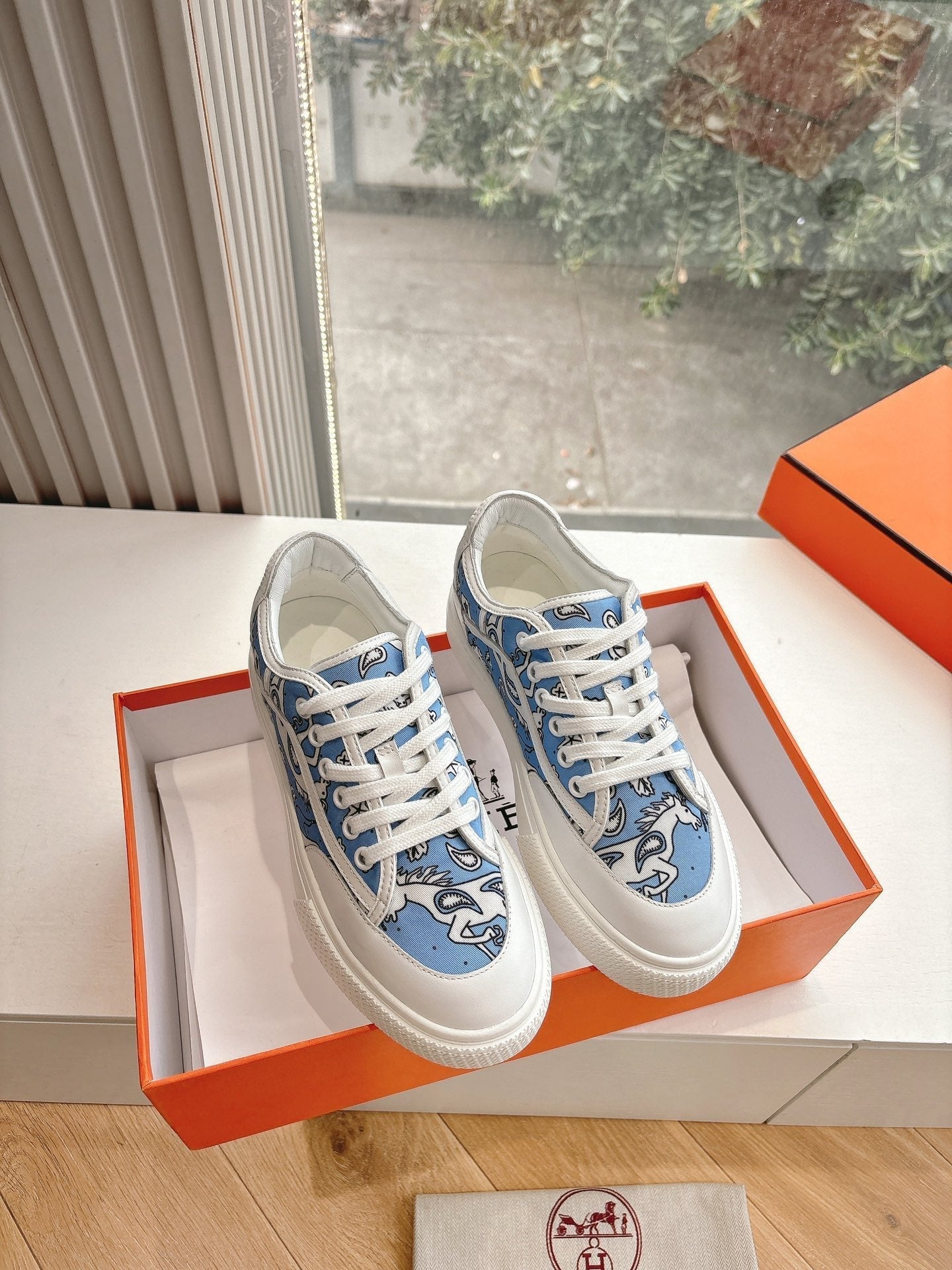 HERMES GET SNEAKER IN WHITE MIX CERULEAN BLUE MAXI CANVAS AND CALFSKIN