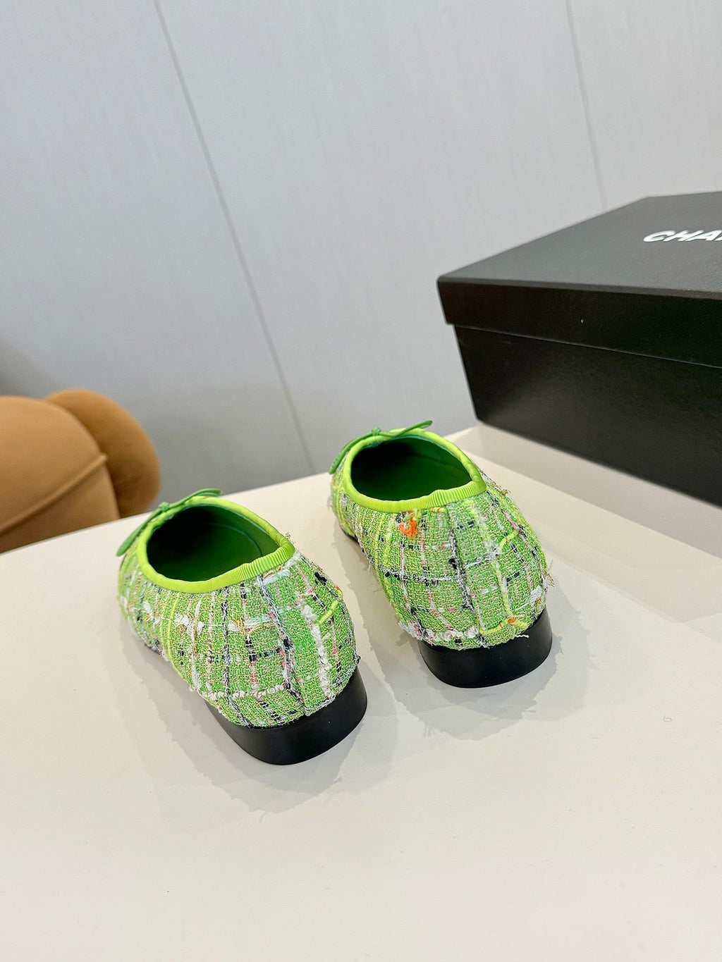 CHANEL BALLET FLATS IN EMERALD GREEN TWEED AND FABRIC
