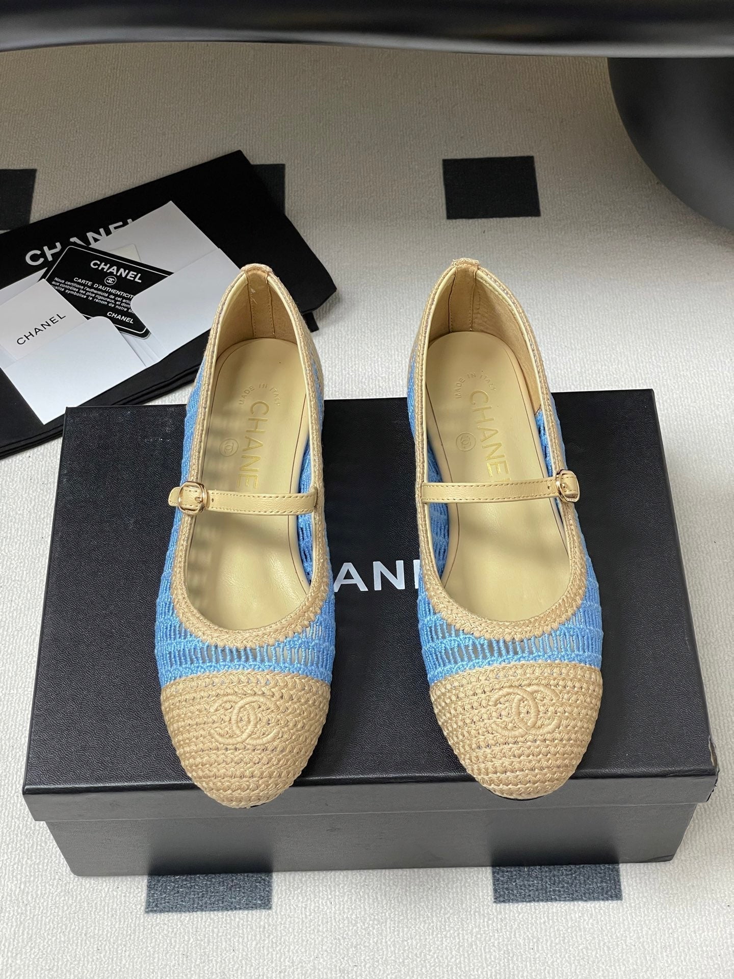 CHANEL BALLET MARY JANE 10MM IN NATURAL BEIGE AND BLUE RAFFIA