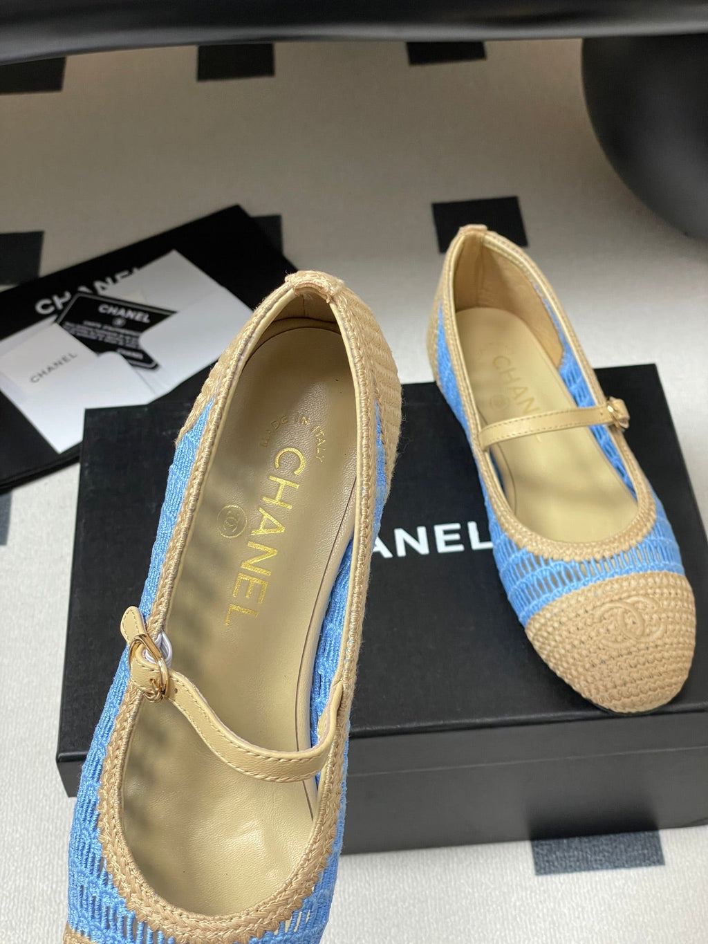 CHANEL BALLET MARY JANE 10MM IN NATURAL BEIGE AND BLUE RAFFIA