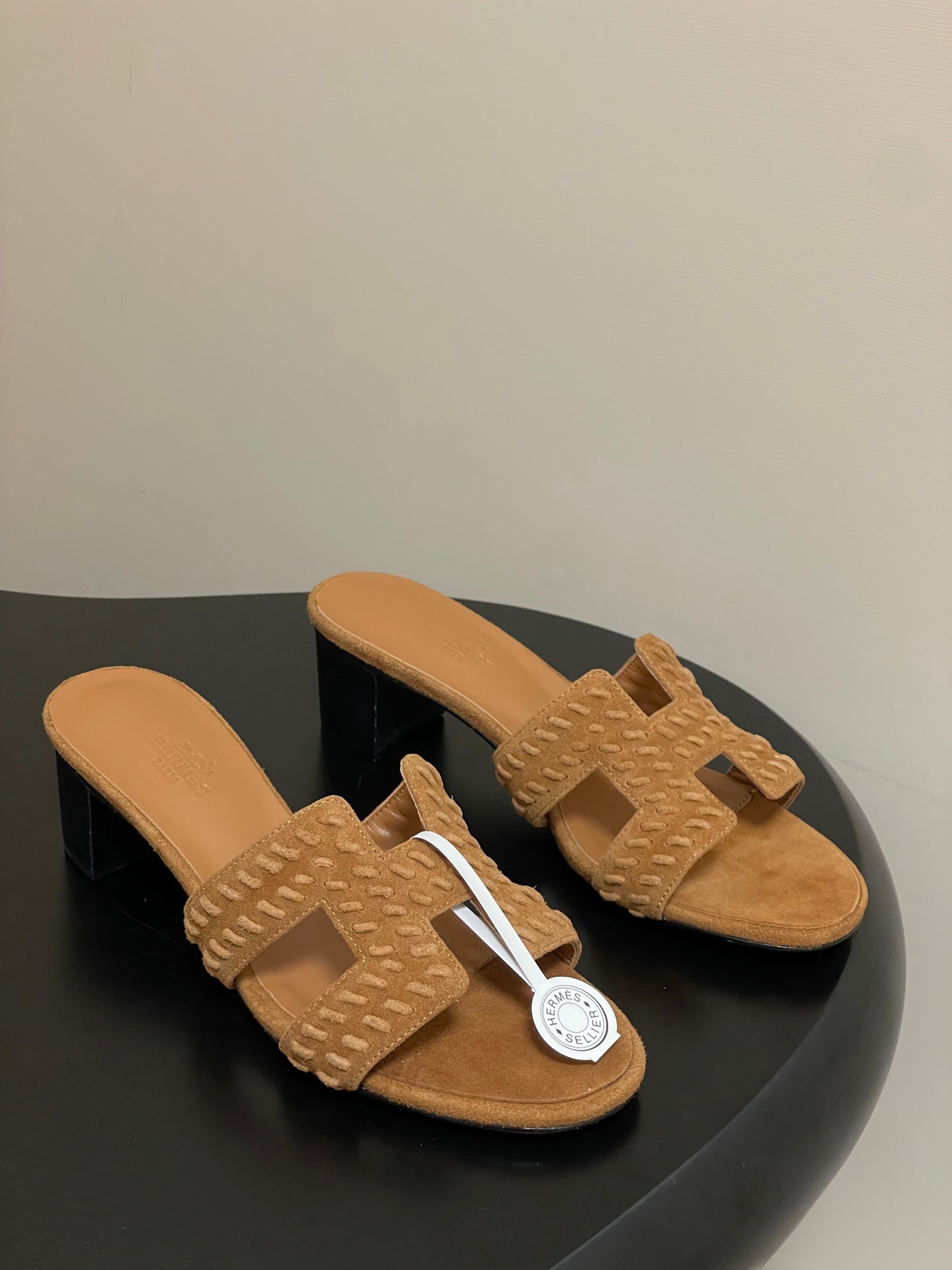 HERMES 25S ORAN HIGH‑HEEL SANDAL IN LIGHT BROWN SUEDE AND LAMBSKIN