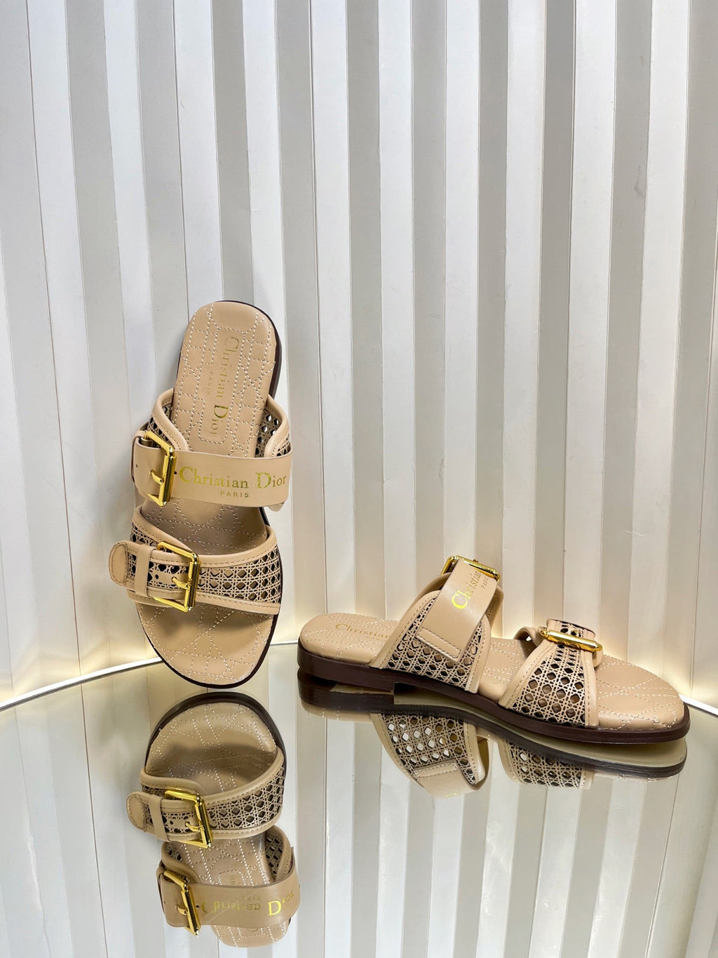 DIOR D-AVENUE SLIDES 25S IN BEIGE CALFSKIN MICRO CANNAGE MOTIF
