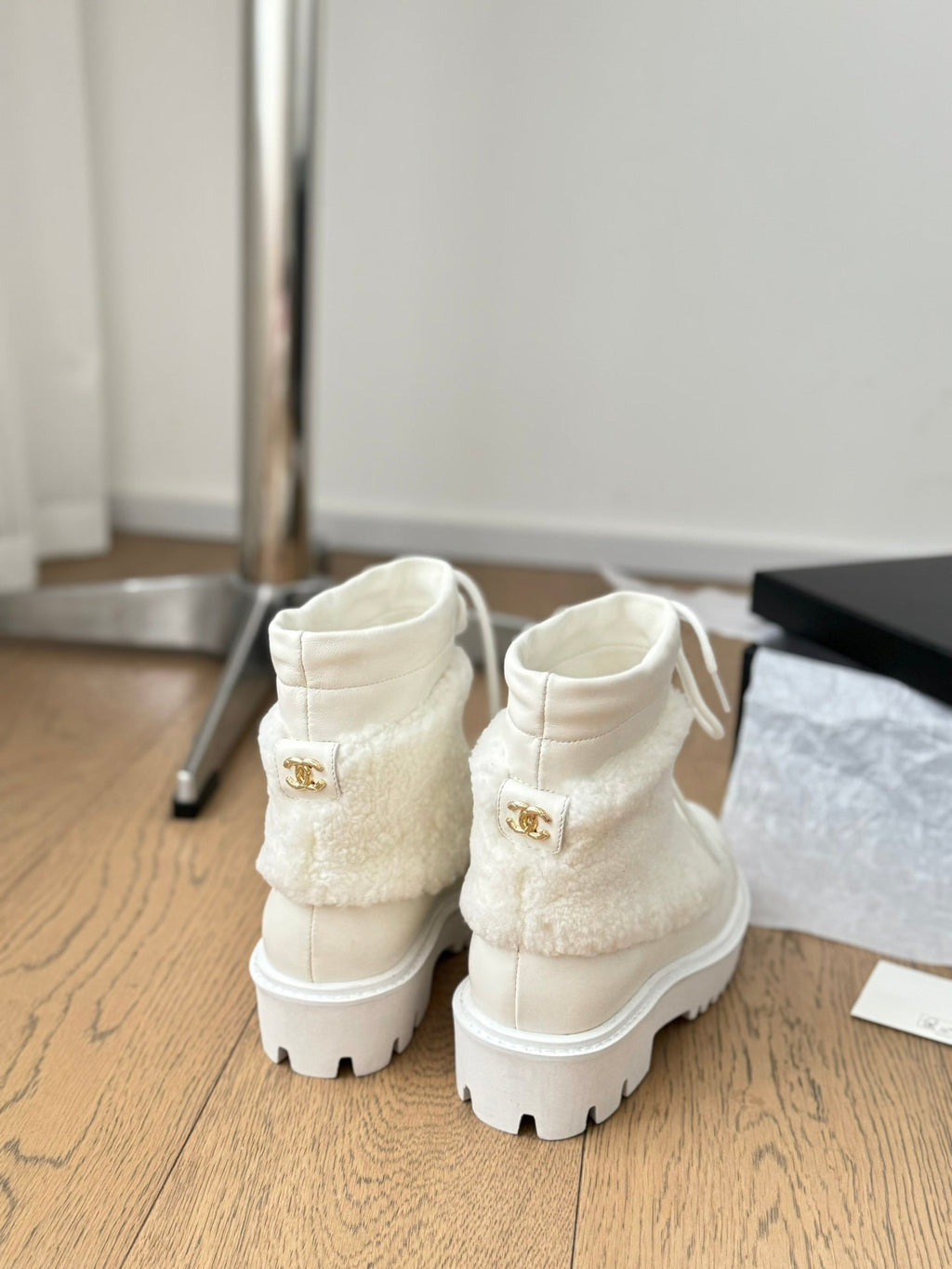 CHANEL CHUNKY BOOTS IN WHITE SMOOTH FLEECE AND CALFSKIN