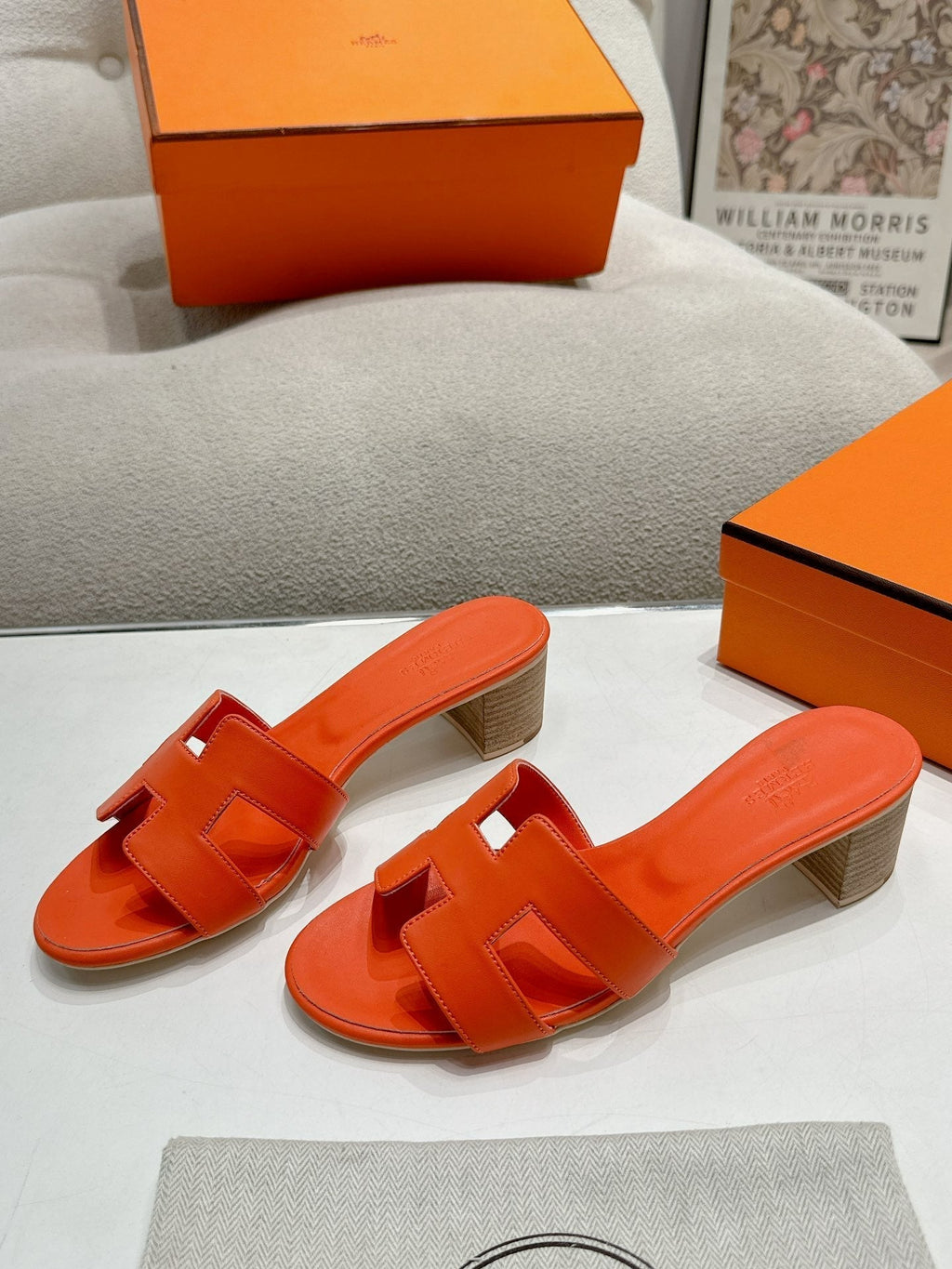 HERMES 0ASIS SANDAL BRIGHT ORANGE CALFSKIN CLASSIC