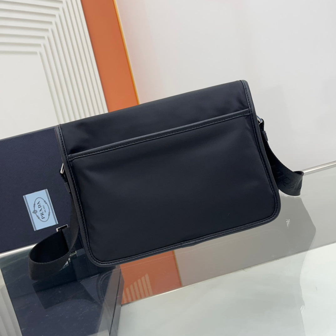 PRADA 26 SHOULDER BAG IN BLACK RE-NYLON AND SAFFIANO LEATHER