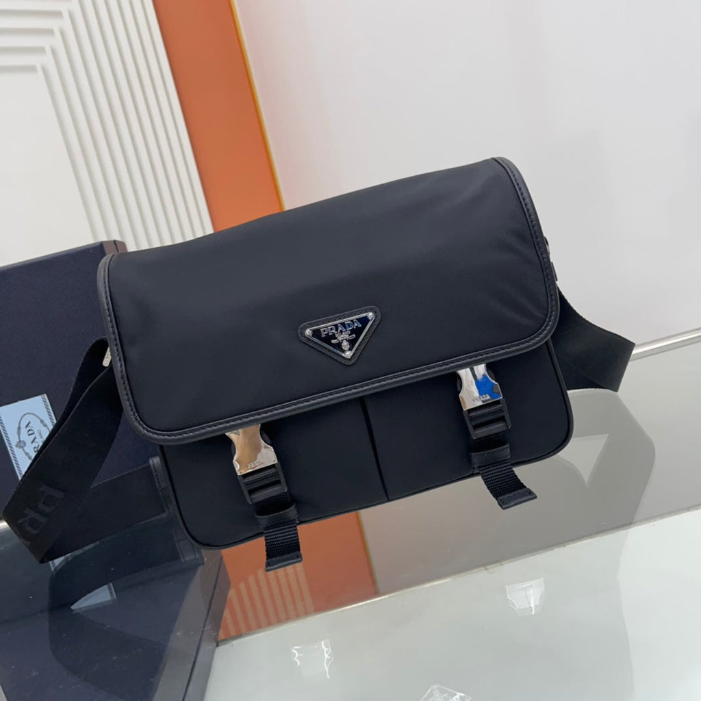 PRADA 26 SHOULDER BAG IN BLACK RE-NYLON AND SAFFIANO LEATHER