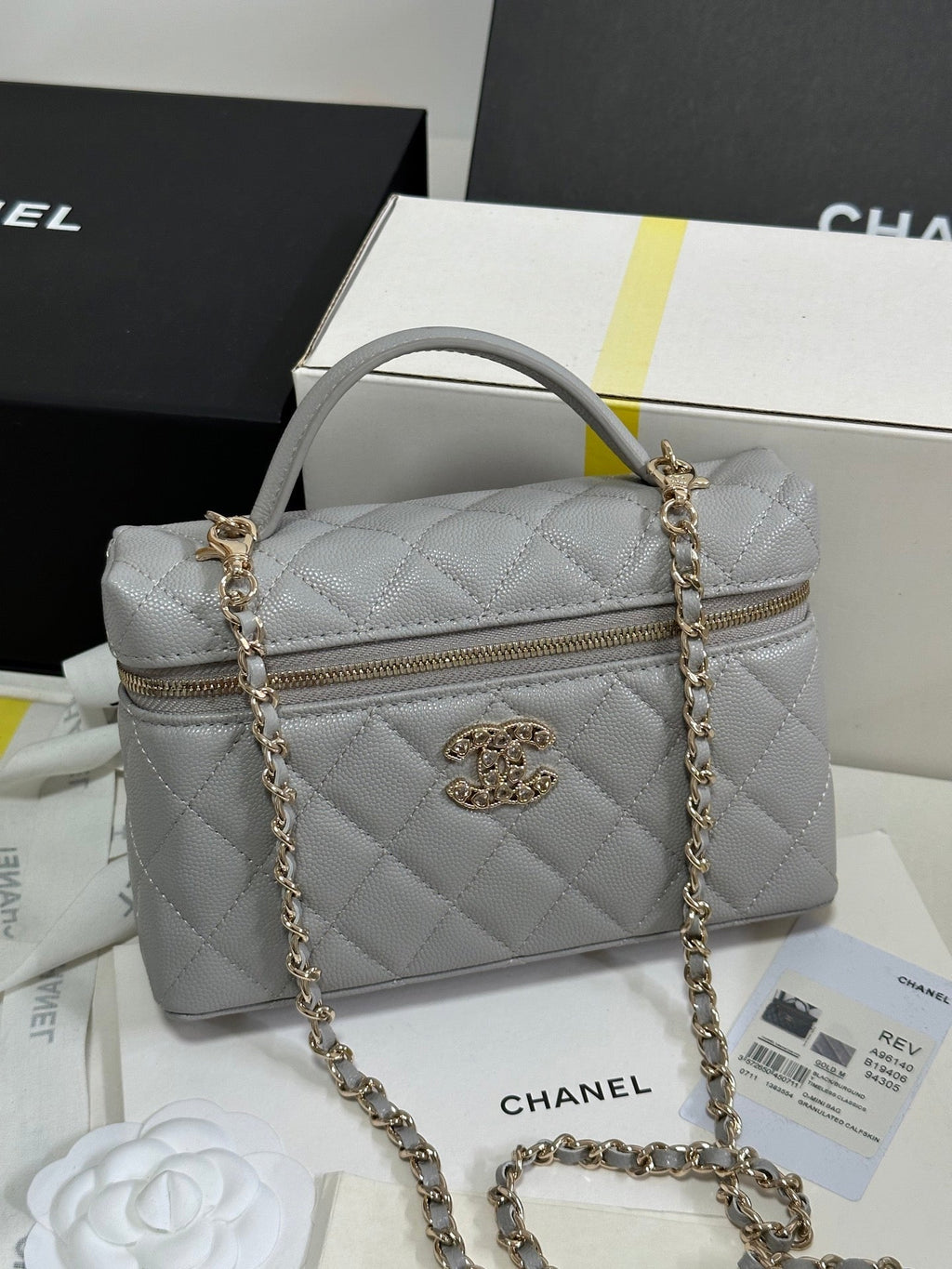 CHANEL STRASS VANITY QUILTED CASE 19 IN GREY CALFSKIN WITH GOLD METALLIC