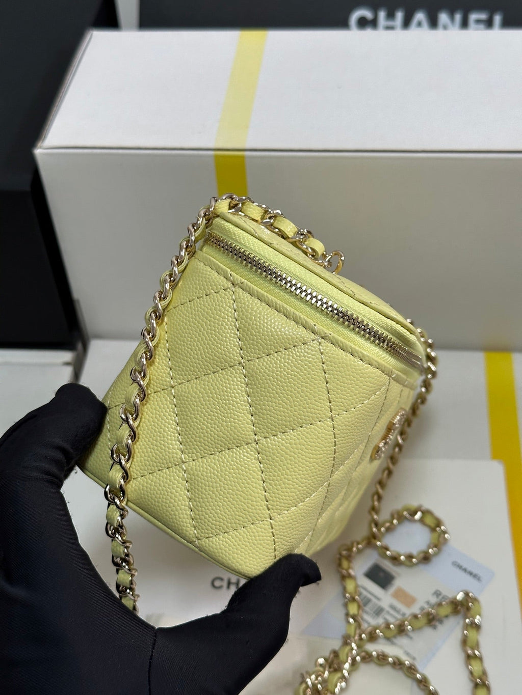 CHANEL VANITY CASE 17 CRYSTAL STUDDED LOGO IN YELLOW CALFSKIN GOLD HARDWARE
