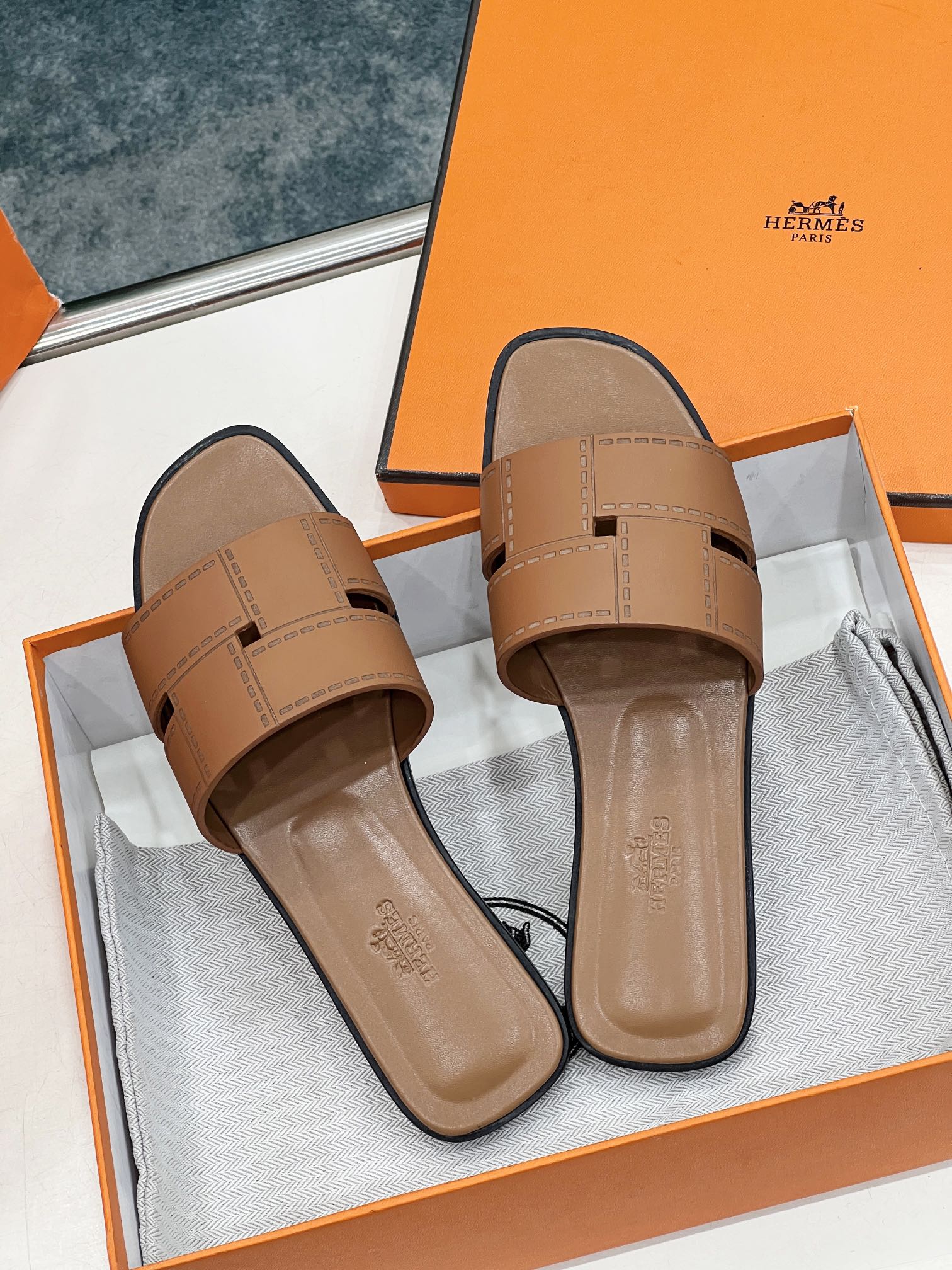HERMES IDIOMA SANDAL IN BRONZE BROWN CALFSKIN