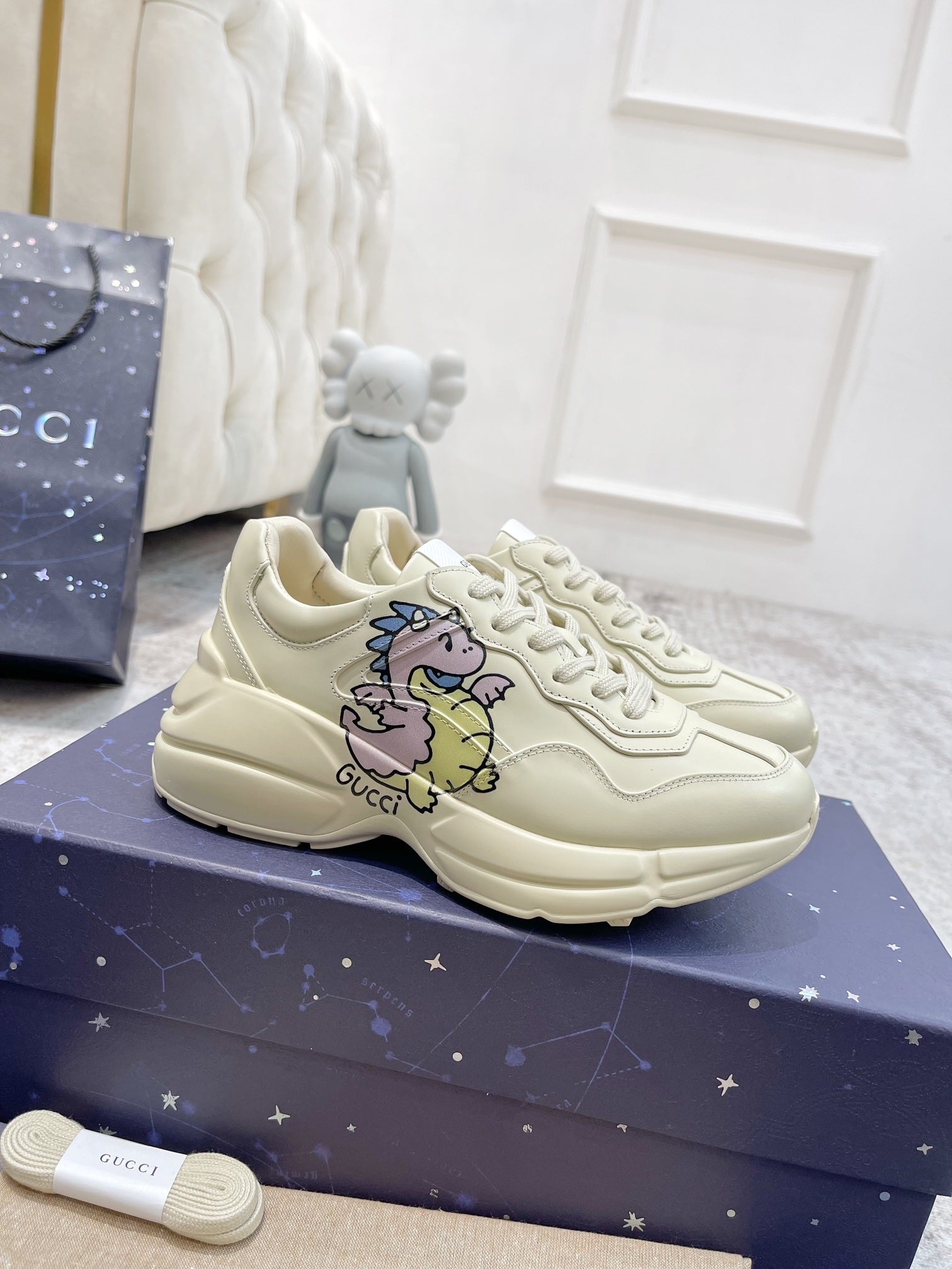 GUCCI RHYTON TRAINER WHITE LAMBSKIN WITH PURPLE DINO MOTIF