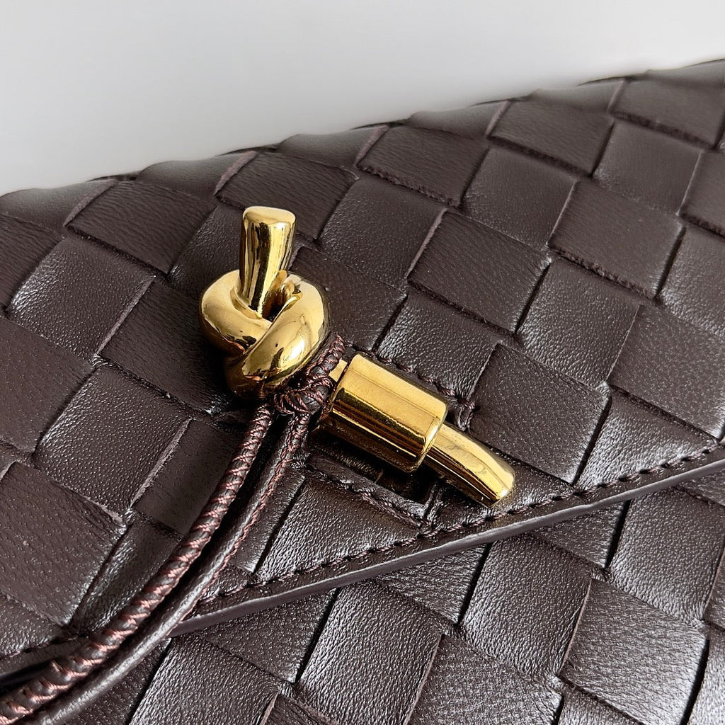 BOTTEGA VENETA ANDIAMO BAG 19 IN FONDANT CALFSKIN