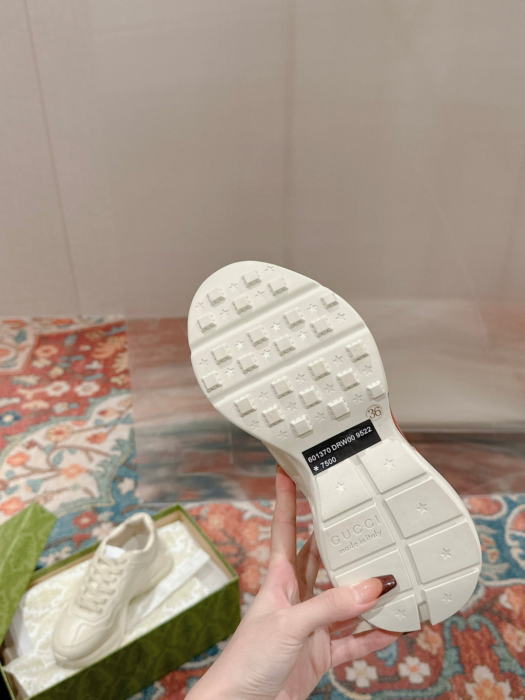GUCCI RHYTON TRAINER WHITE CALFSKIN WITH APPLE MOTIF