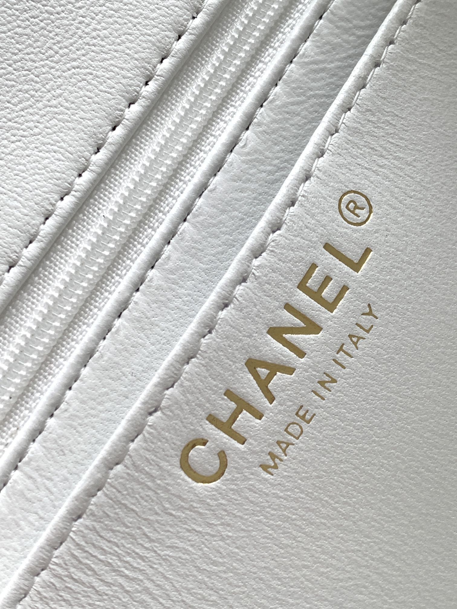 CHANEL MEDIUM 25 FLAP BAG IN WHITE WOOL TWEED