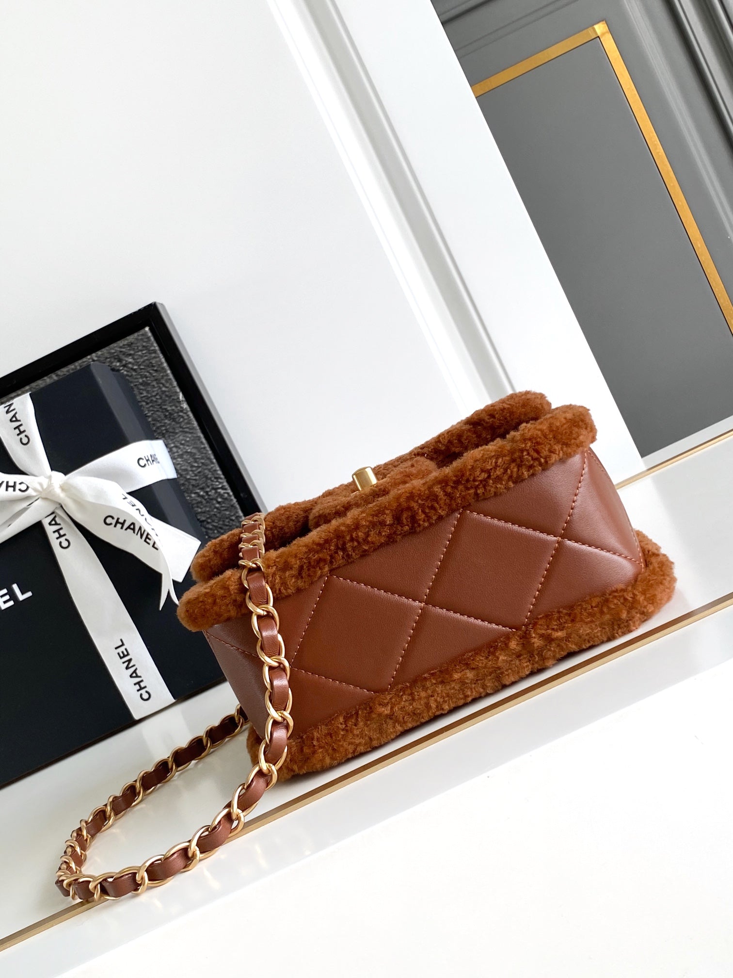 CHANEL 25S FLAP BAG 18 CM IN BROWN WOOL AND LAMBSKIN