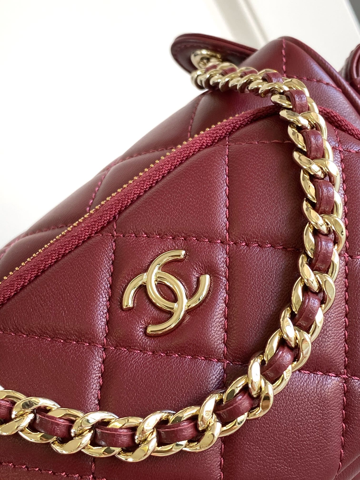 CHANEL 25S CAMERA BAG 23 IN DARK RED LAMBSKIN WITH GOLD HARDWARE