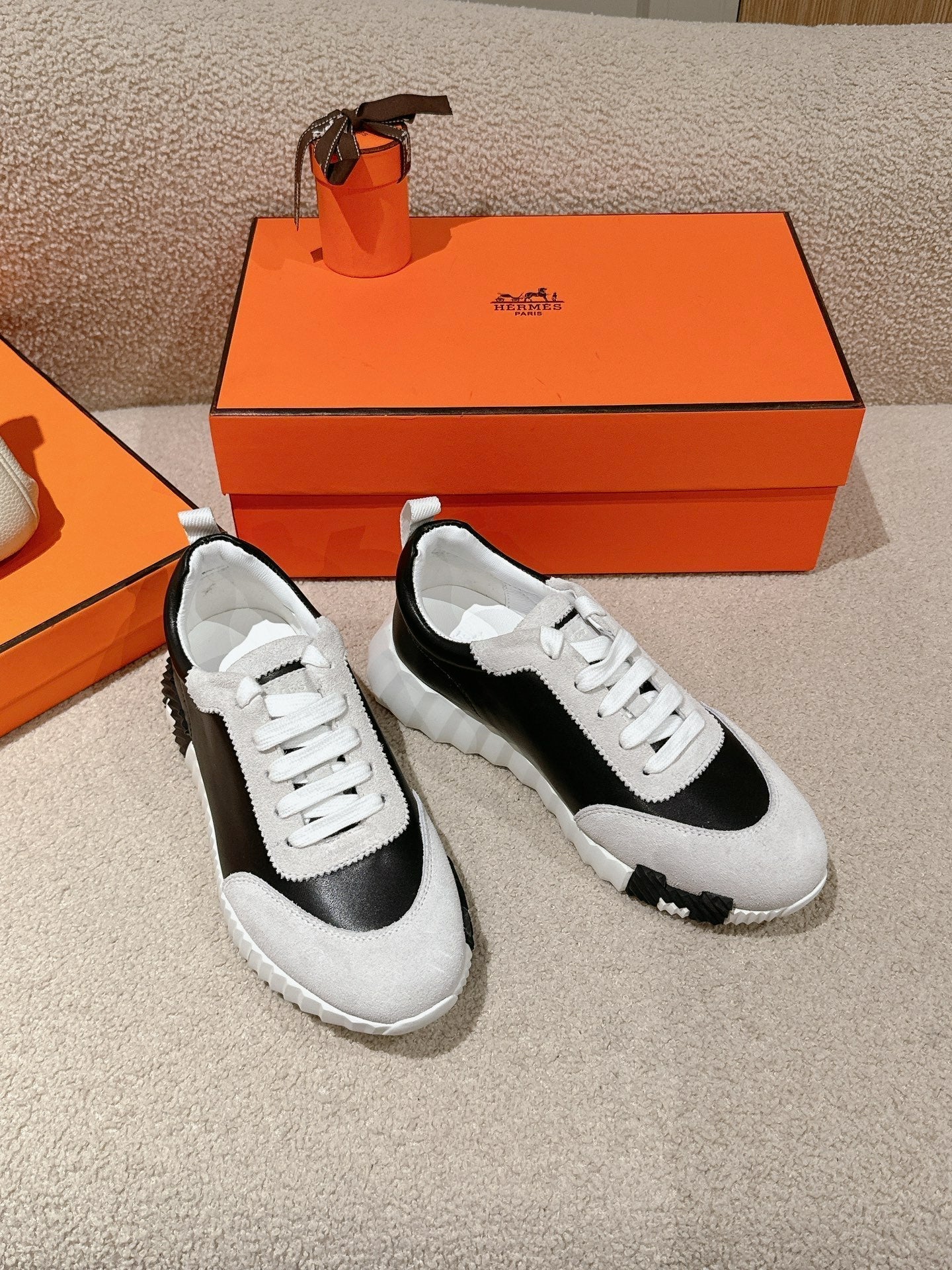 HERMES MAINLAND SNEAKER IN PALE GRAY SUEDE AND BLACK CALFSKIN