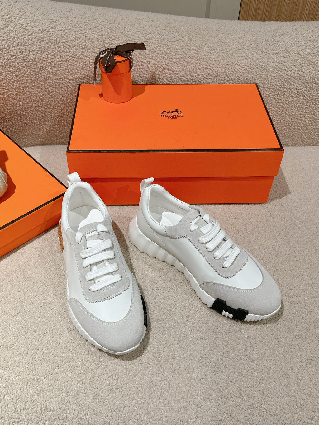 HERMES MAINLAND SNEAKER IN PALE GRAY SUEDE AND WHITE CALFSKIN 959308