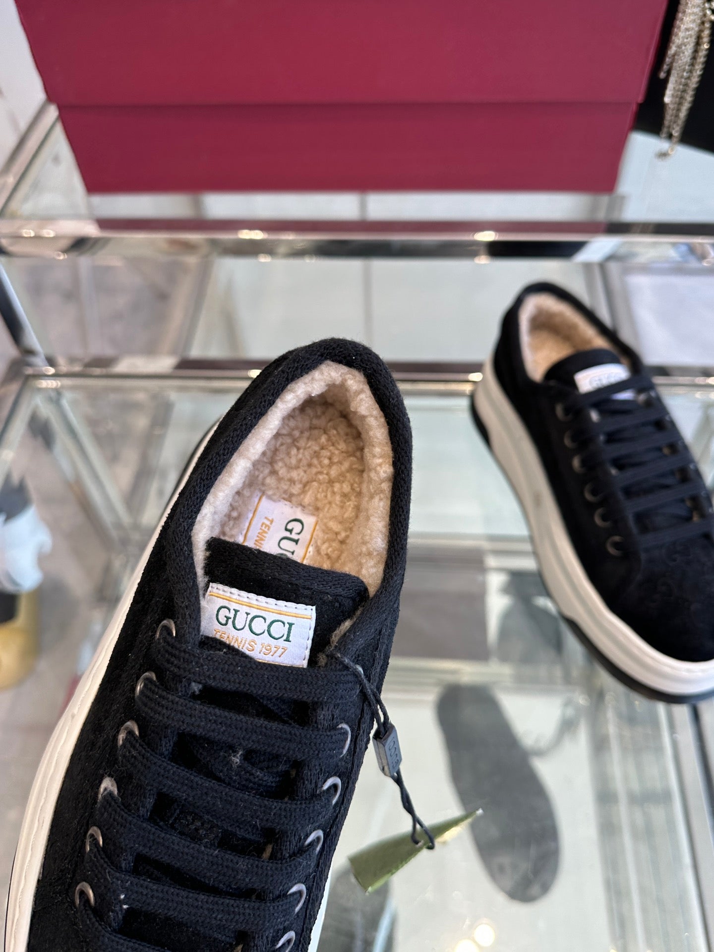 GUCCI SNEAKER IN BLACK CANVAS WITH BEIGE FLEECE LINING