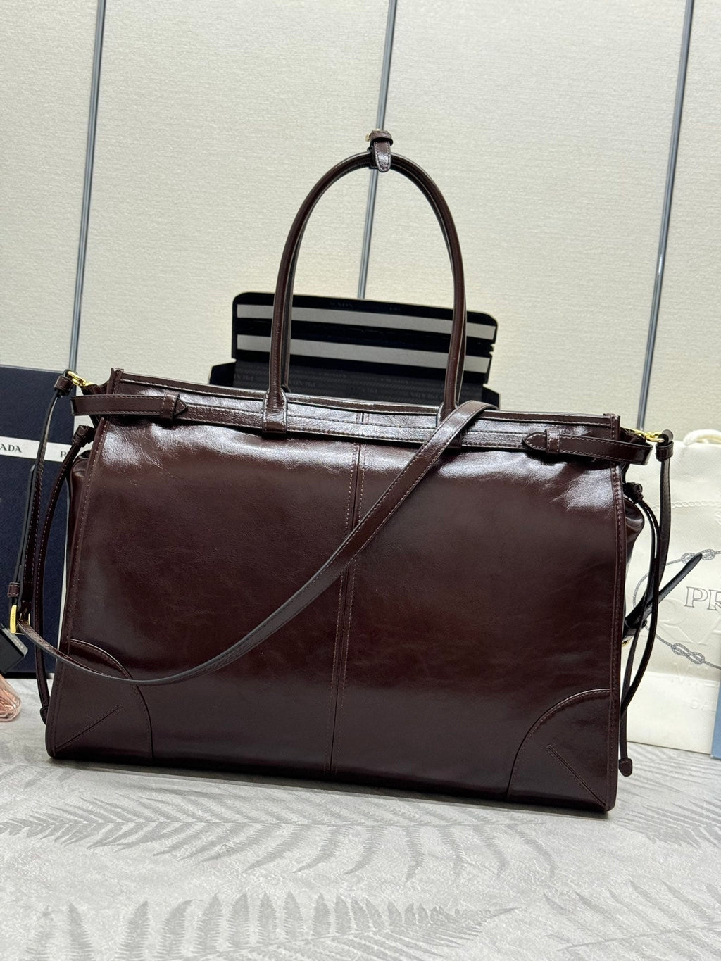 PRADA 25S BONNIE EXTRA-LARGE 42 IN RK BROWN GLOSSY CALFSKIN GOLD HARDWARE