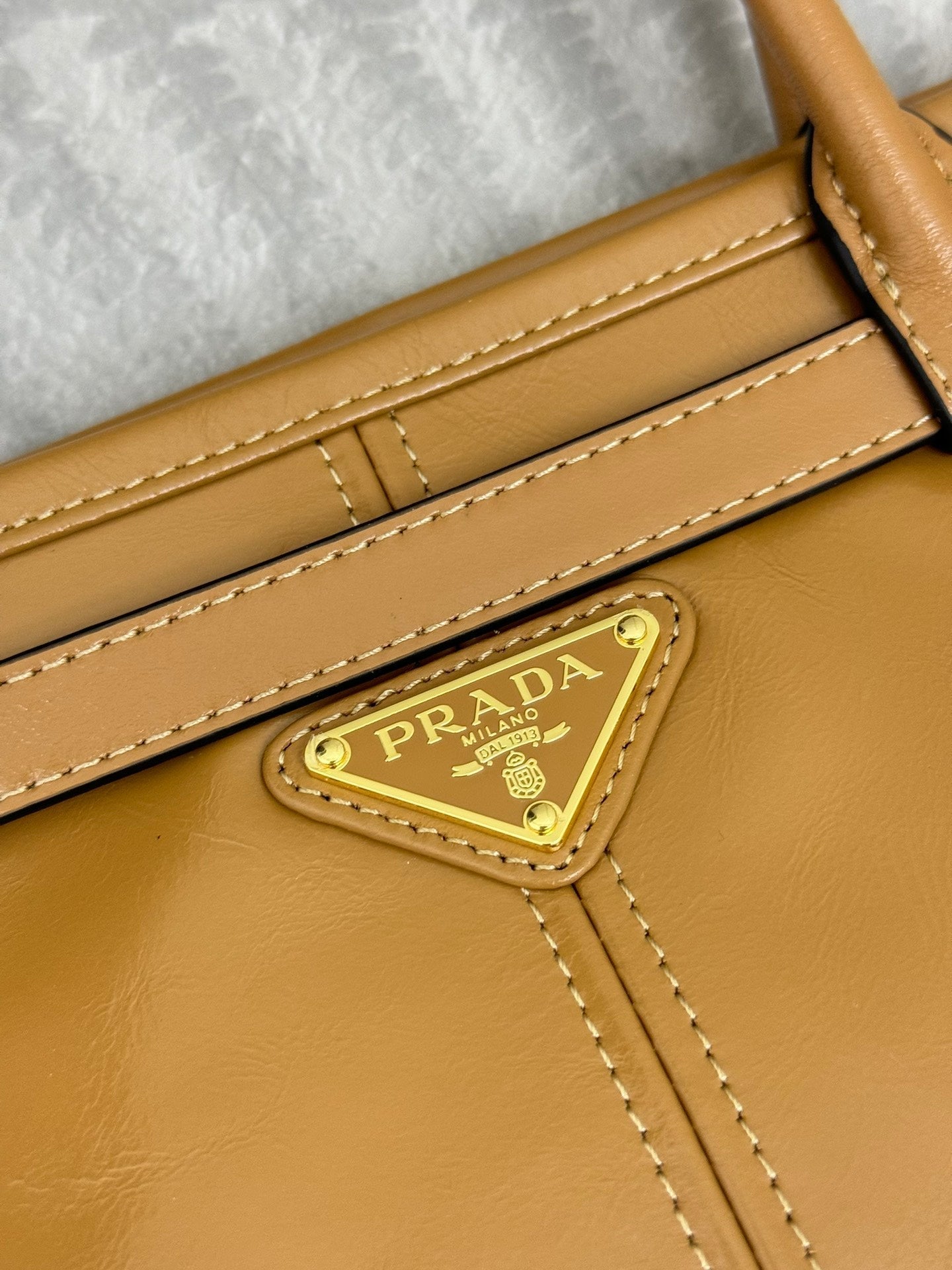 PRADA 25S LUX SOFT BAG 42 IN CARAMEL GLOSSY CALFSKIN GOLD HARDWARE