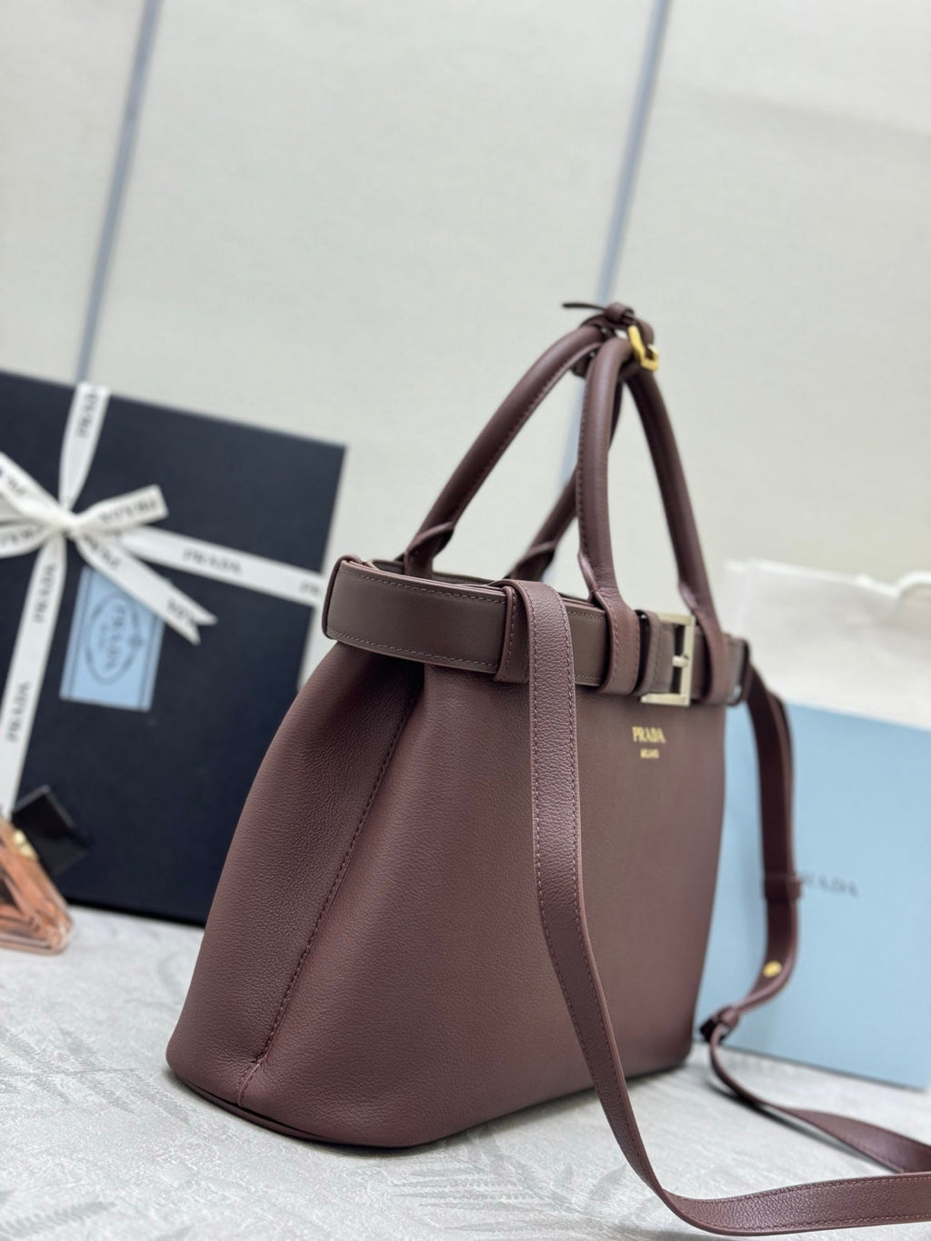 PRADA 25S BUCKLE SMALL HANDBAG 32 IN RICH BROWN CALFSKIN GOLD HARDWARE