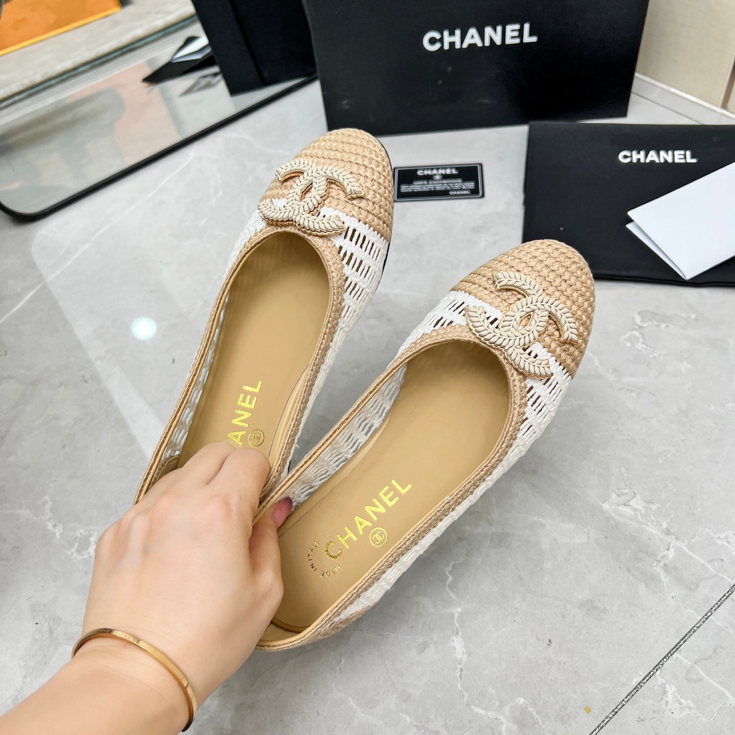 CHANEL BALLET FLAT 10 MM IN WHITE MIX BEIGE RAFFIA