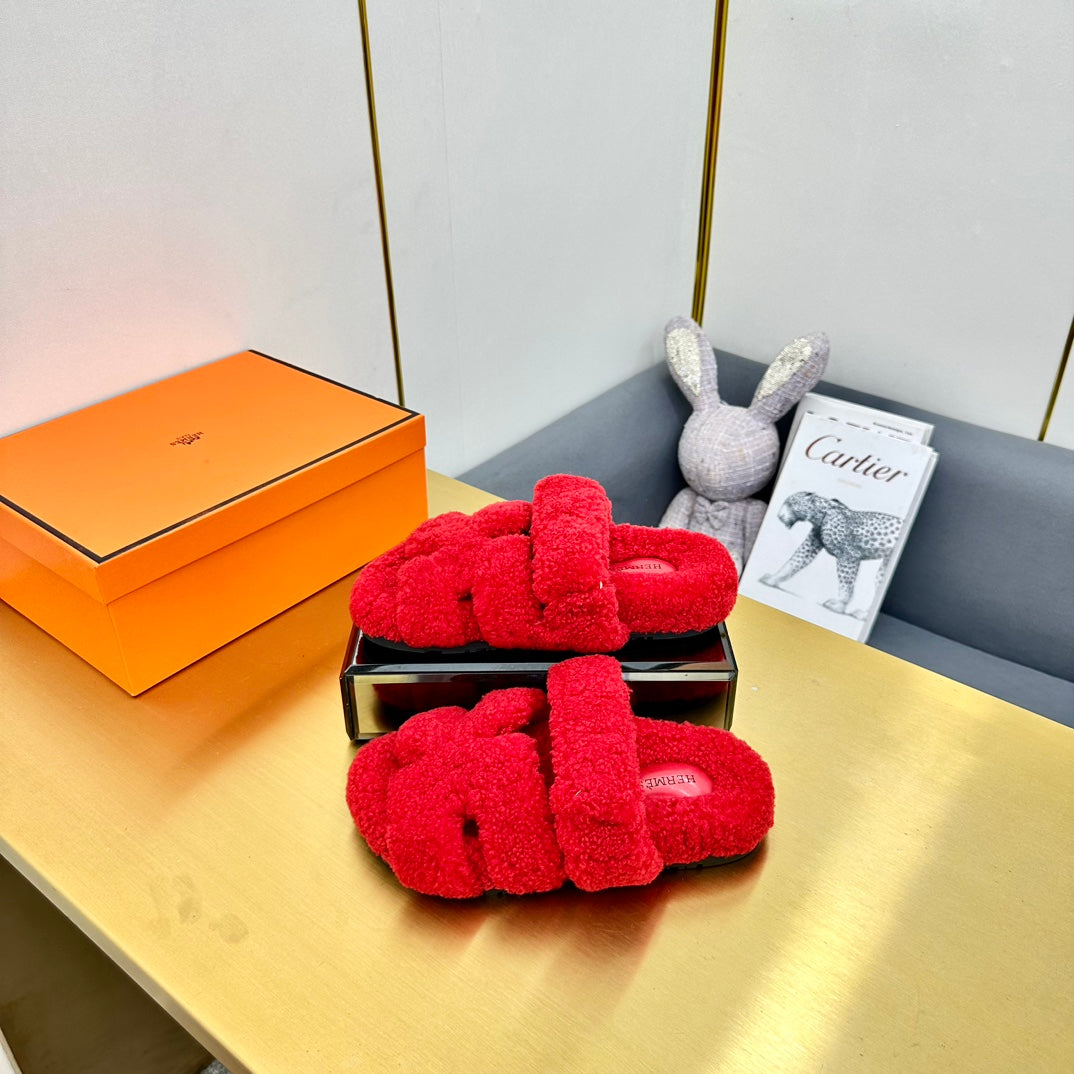 HERMES CHYPRE SANDAL IN CHERRY RED SHEARLING