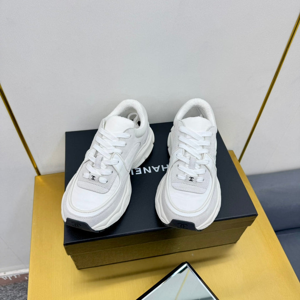 CHANEL SNEAKER IN PALE GRAY SUEDE AND MESH