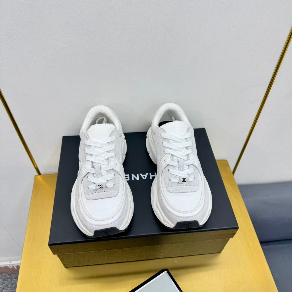 CHANEL SNEAKER IN PALE GRAY SUEDE AND MESH