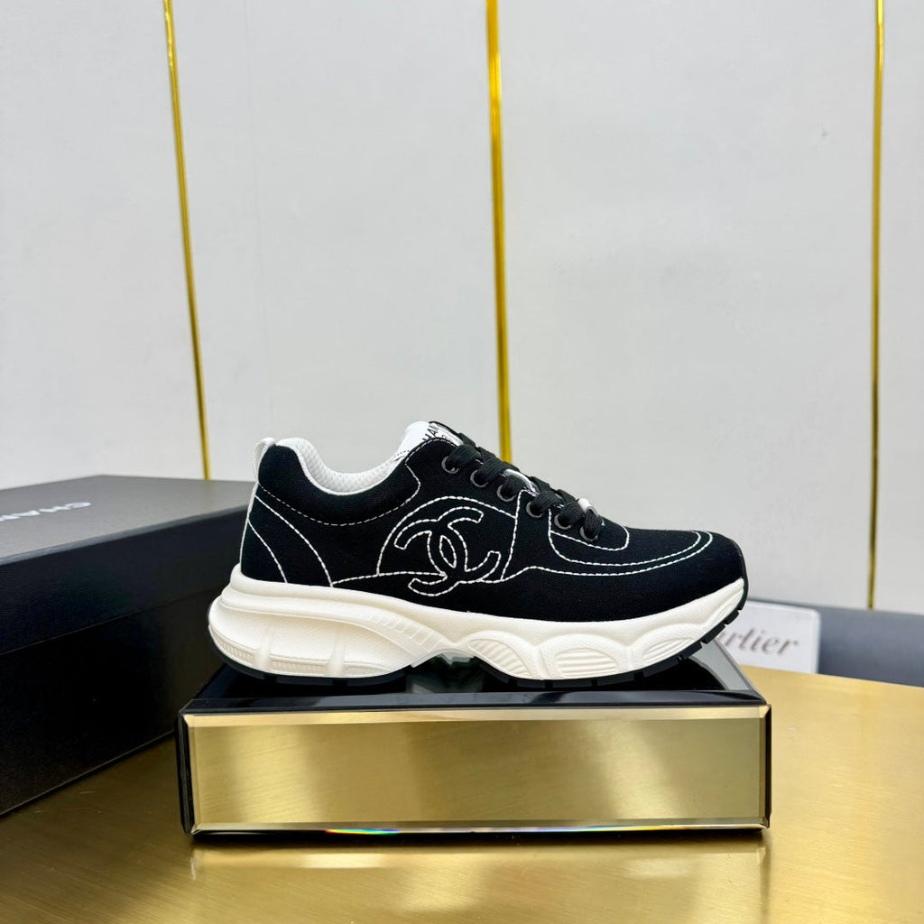 CHANEL SNEAKER IN BLACK MIX WHITE BREATHABLE FABRIC