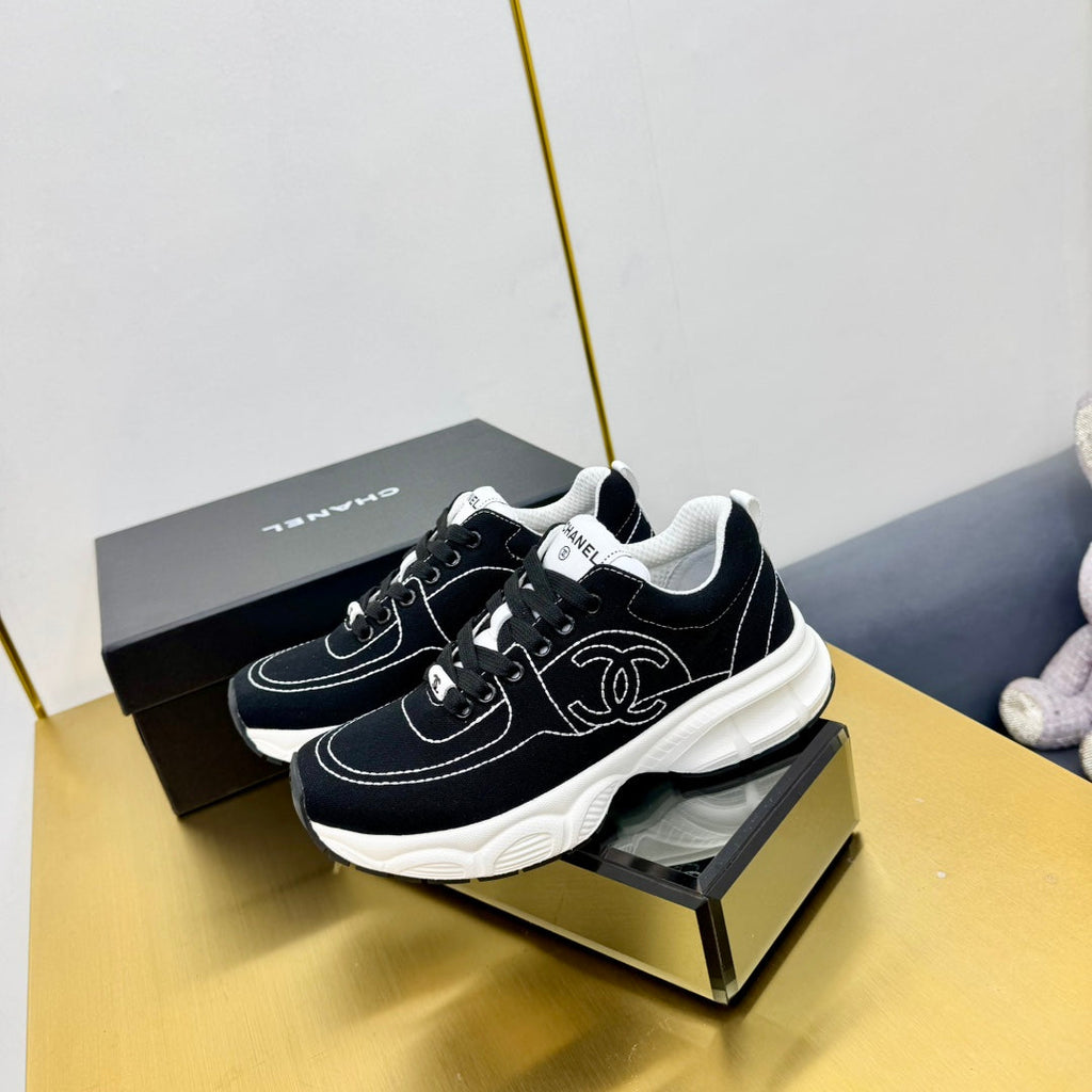 CHANEL SNEAKER IN BLACK MIX WHITE BREATHABLE FABRIC