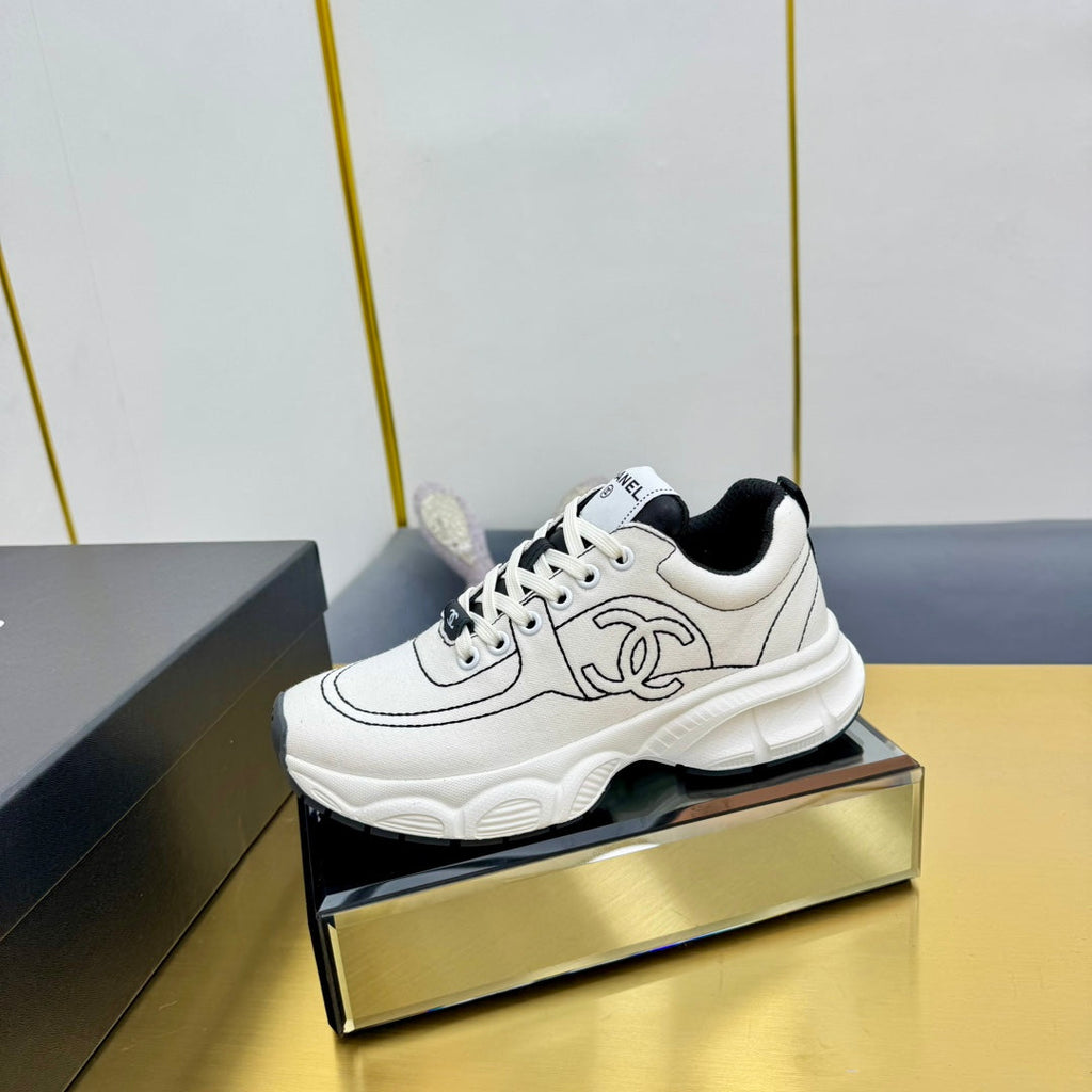 CHANEL SNEAKER IN WHITE MIX BLACK BREATHABLE FABRIC