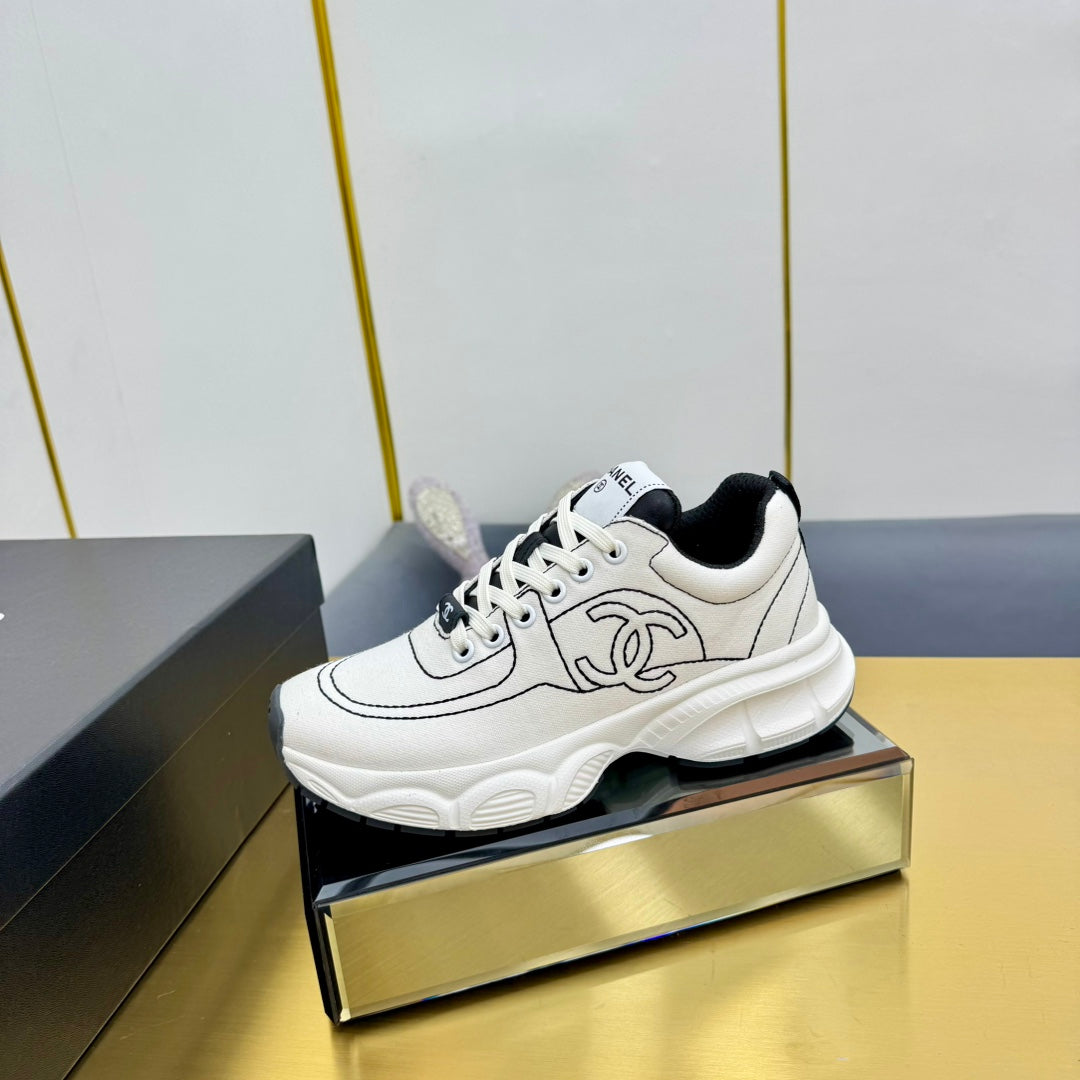 CHANEL SNEAKER IN WHITE MIX BLACK BREATHABLE FABRIC